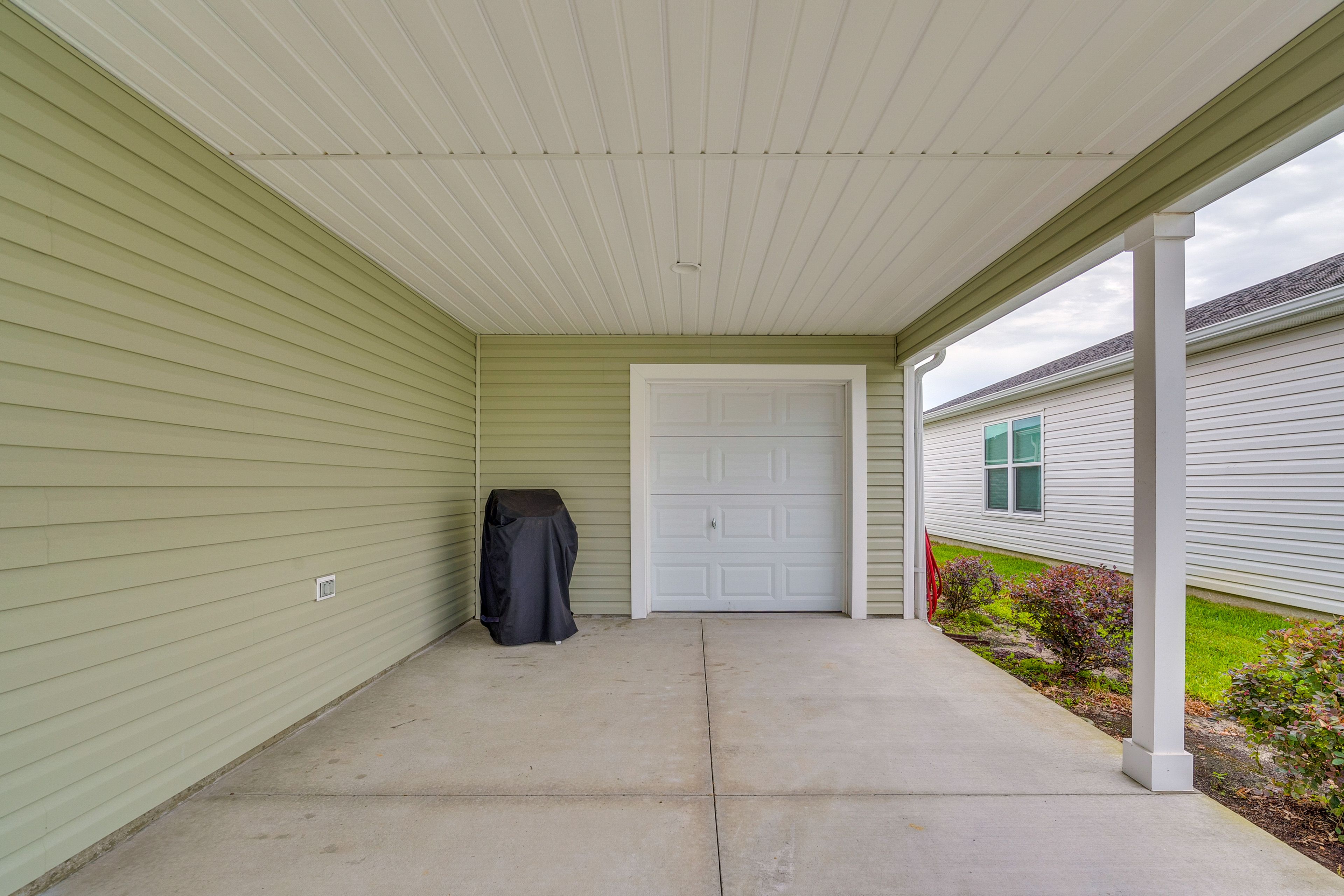 Parking | Carport (1 Vehicle) | Driveway (1 Vehicle)