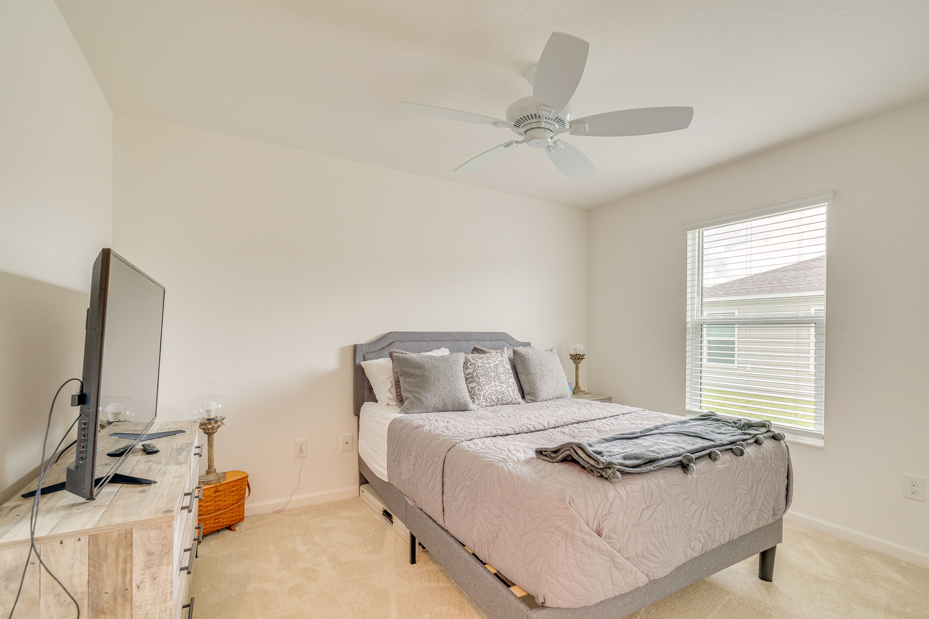 Bedroom 2 | Queen Bed