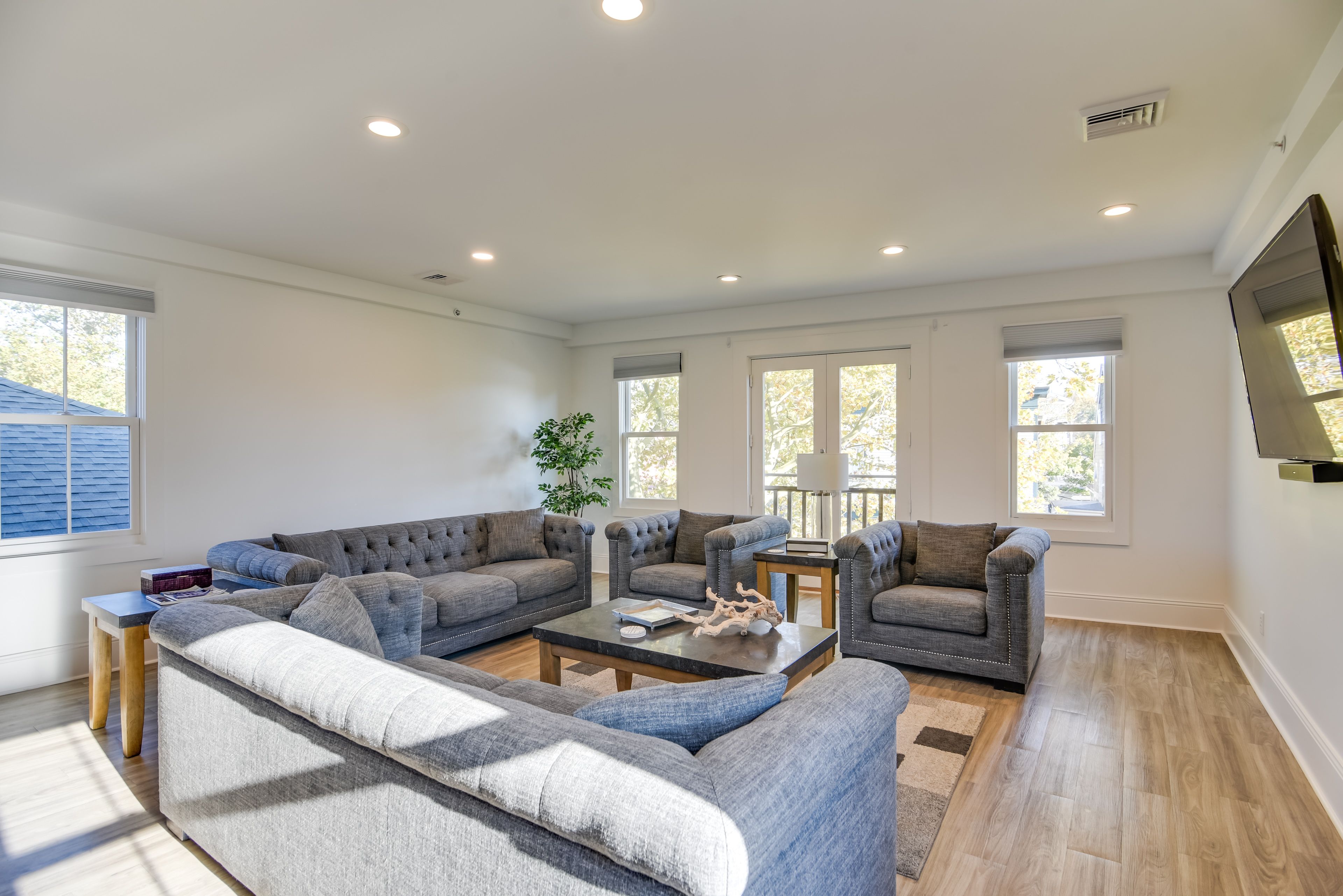 Living Room | Free WiFi | Single-Story Unit