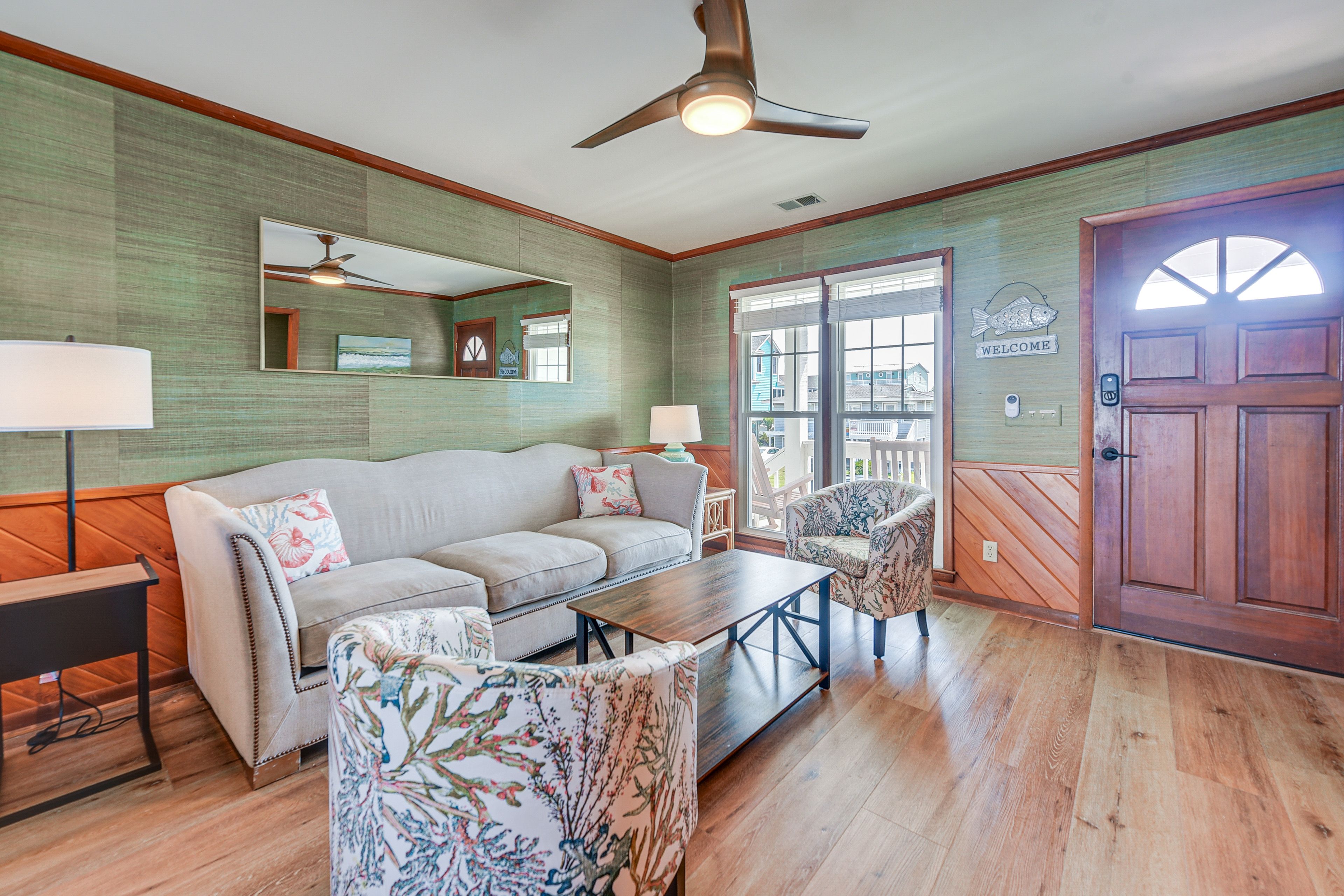 Sitting Area | Central A/C & Heating