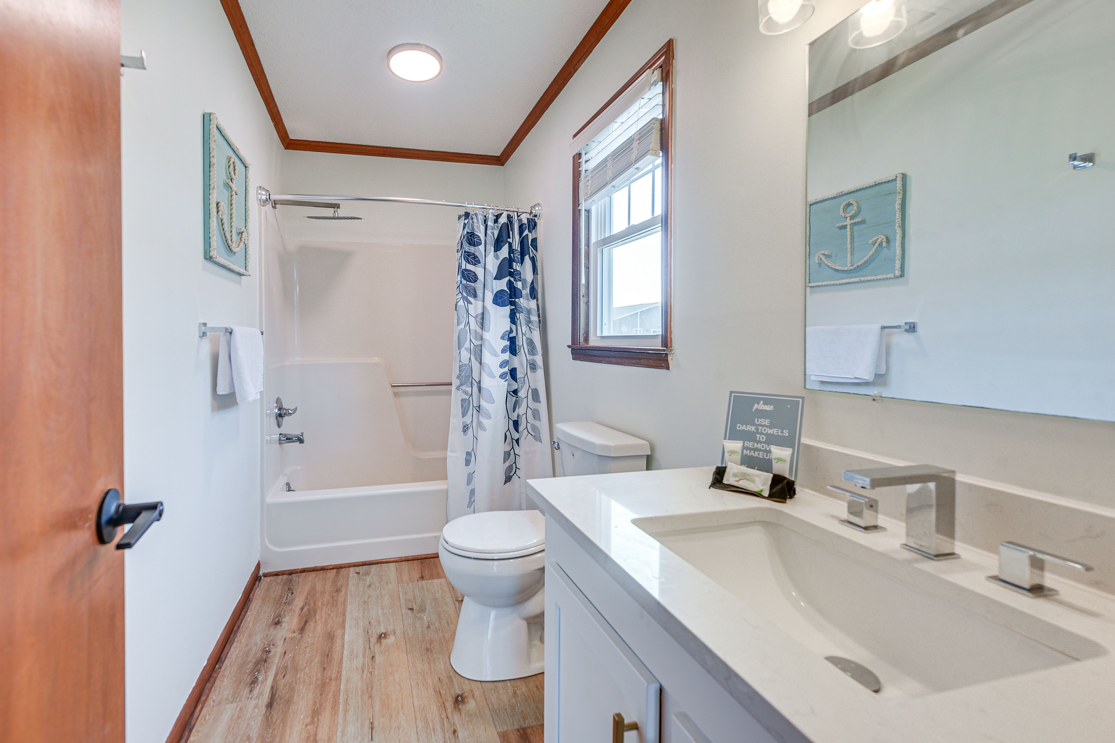 En-Suite Bathroom | Towels Provided