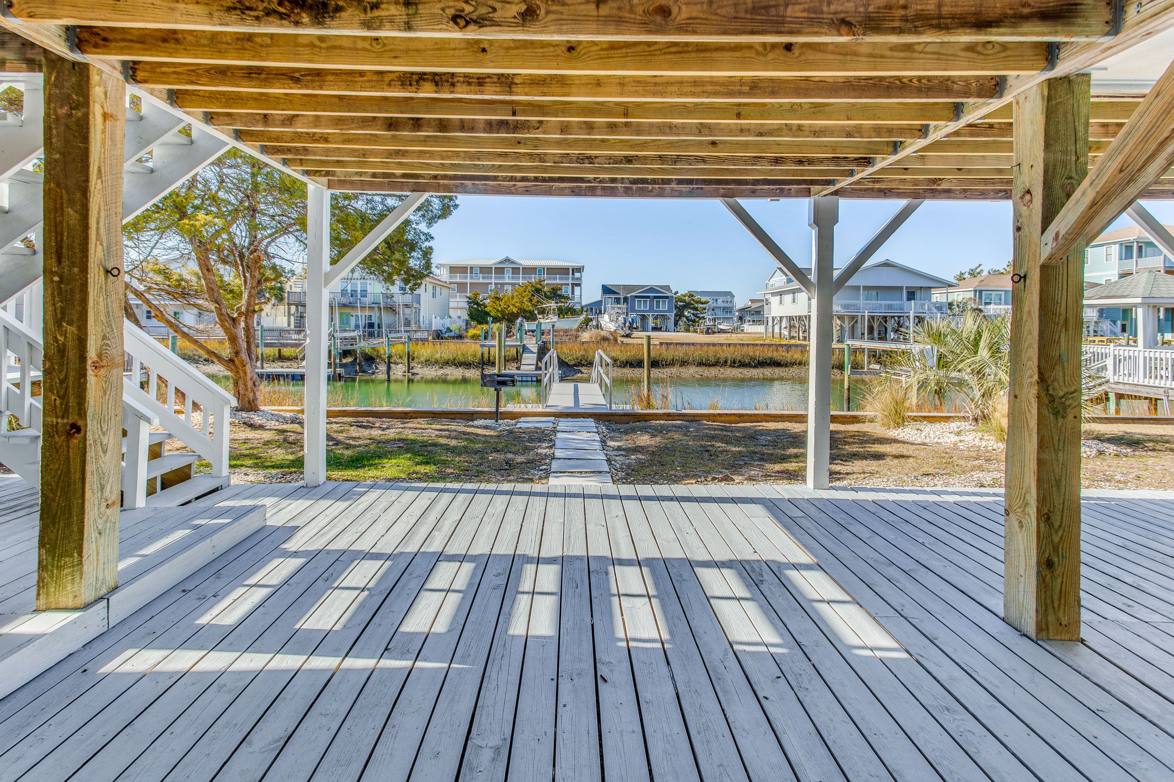 Covered Patio | Charcoal Grill