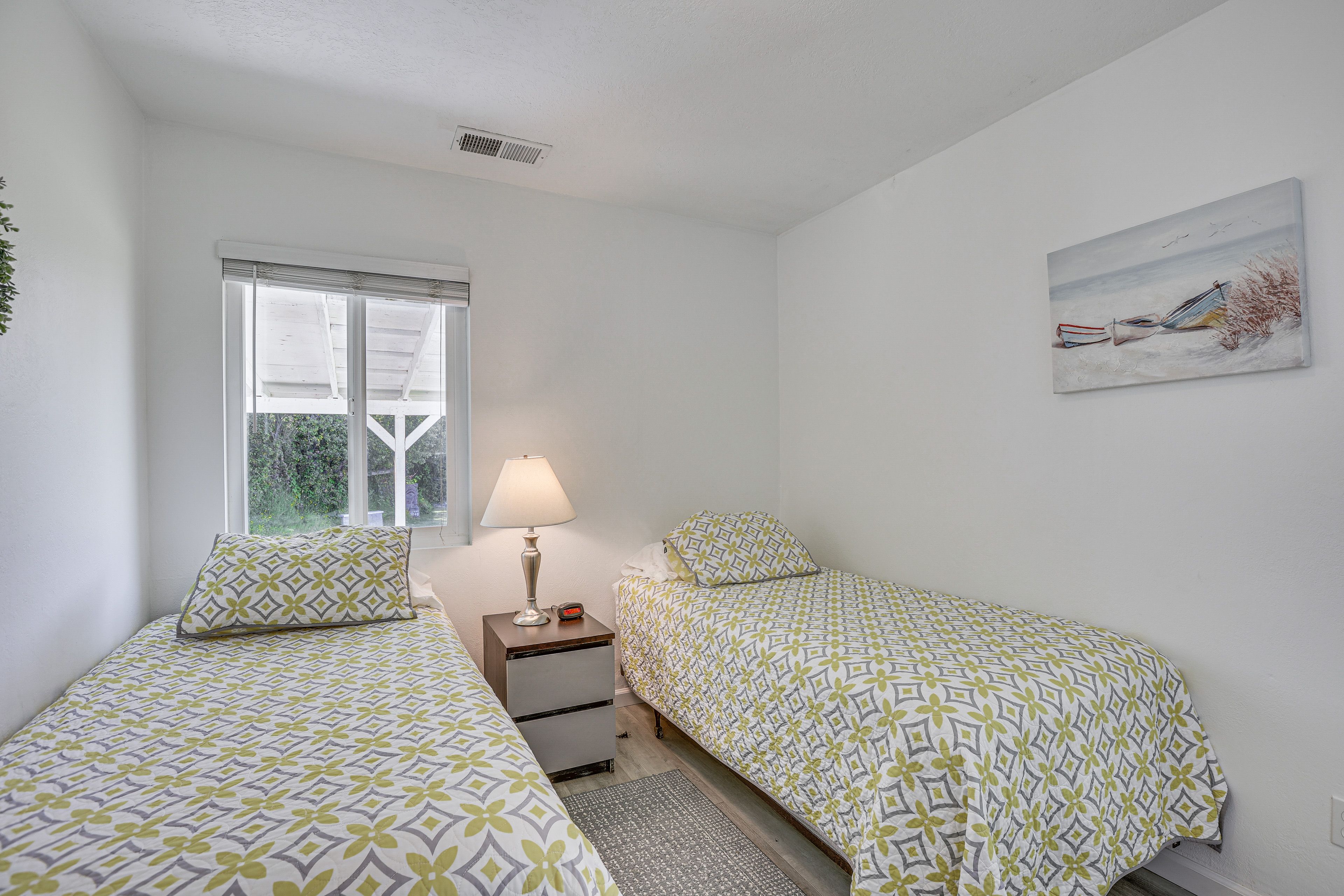 Bedroom 2 | 2 Twin Beds