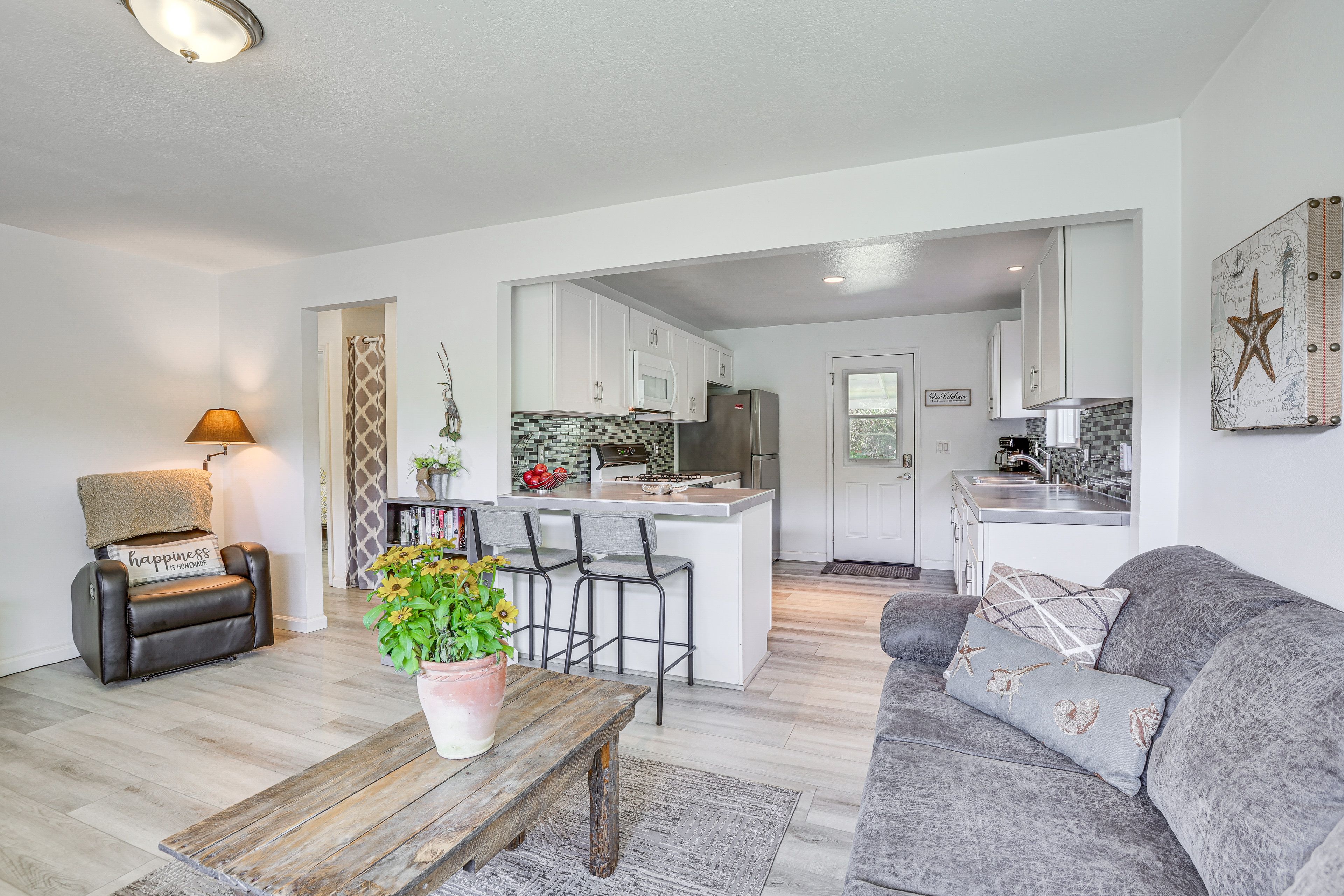 Living Area | Smart TV w/ Cable | Board Games