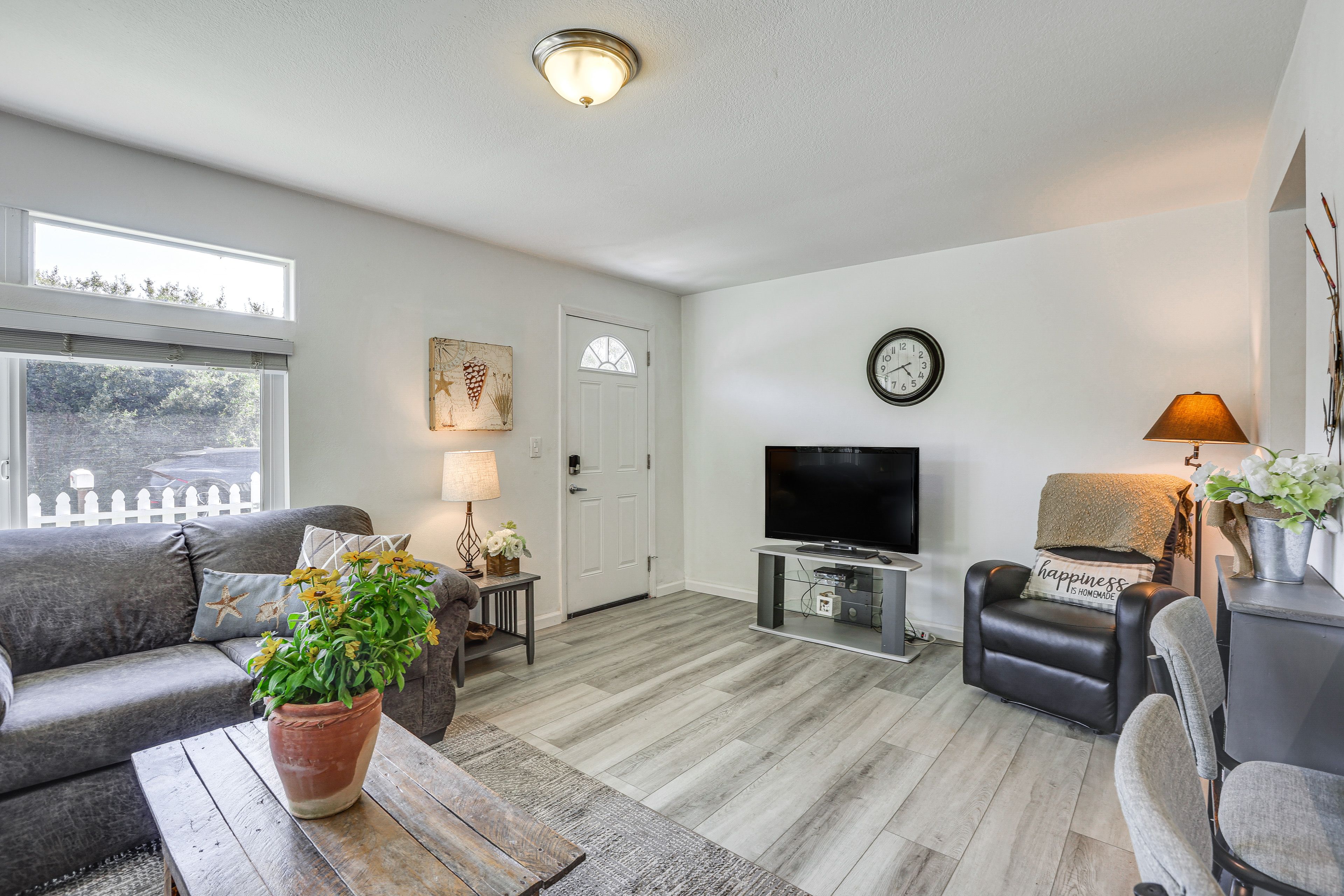 Living Area | Queen Sleeper Sofa