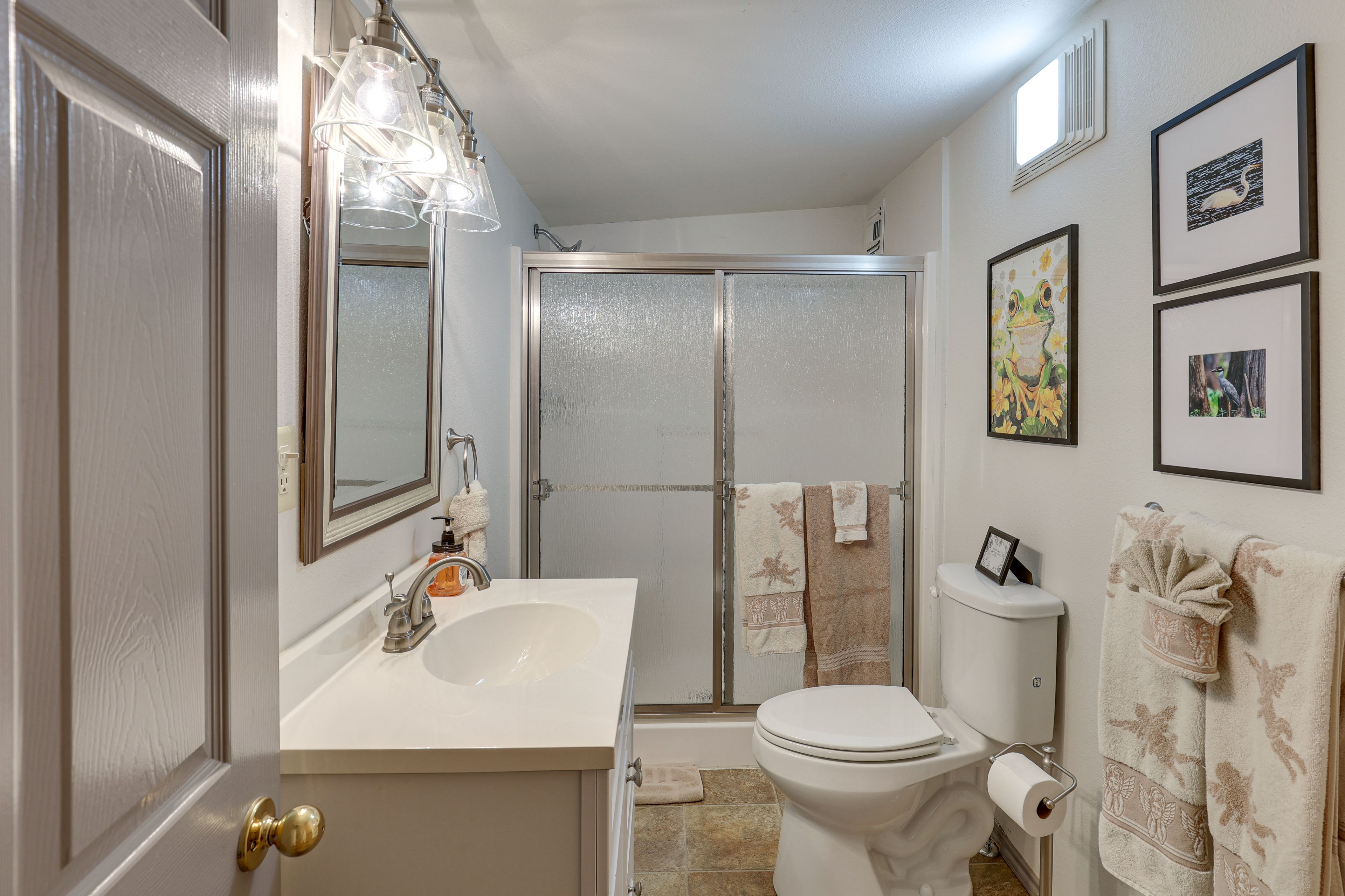 Main House | Full Bathroom | Main Level