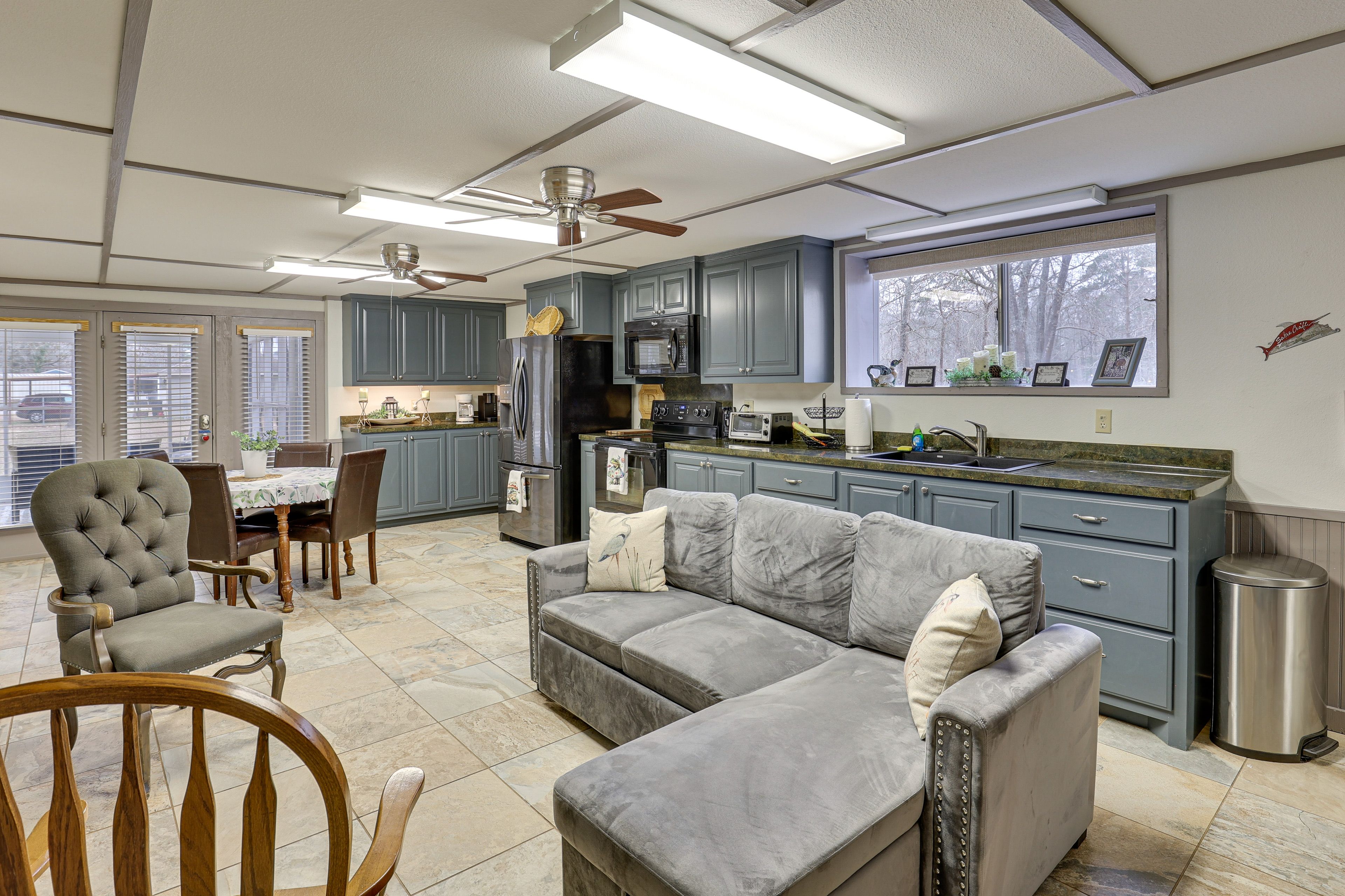 Main House | Living Room & Kitchen | Main Level