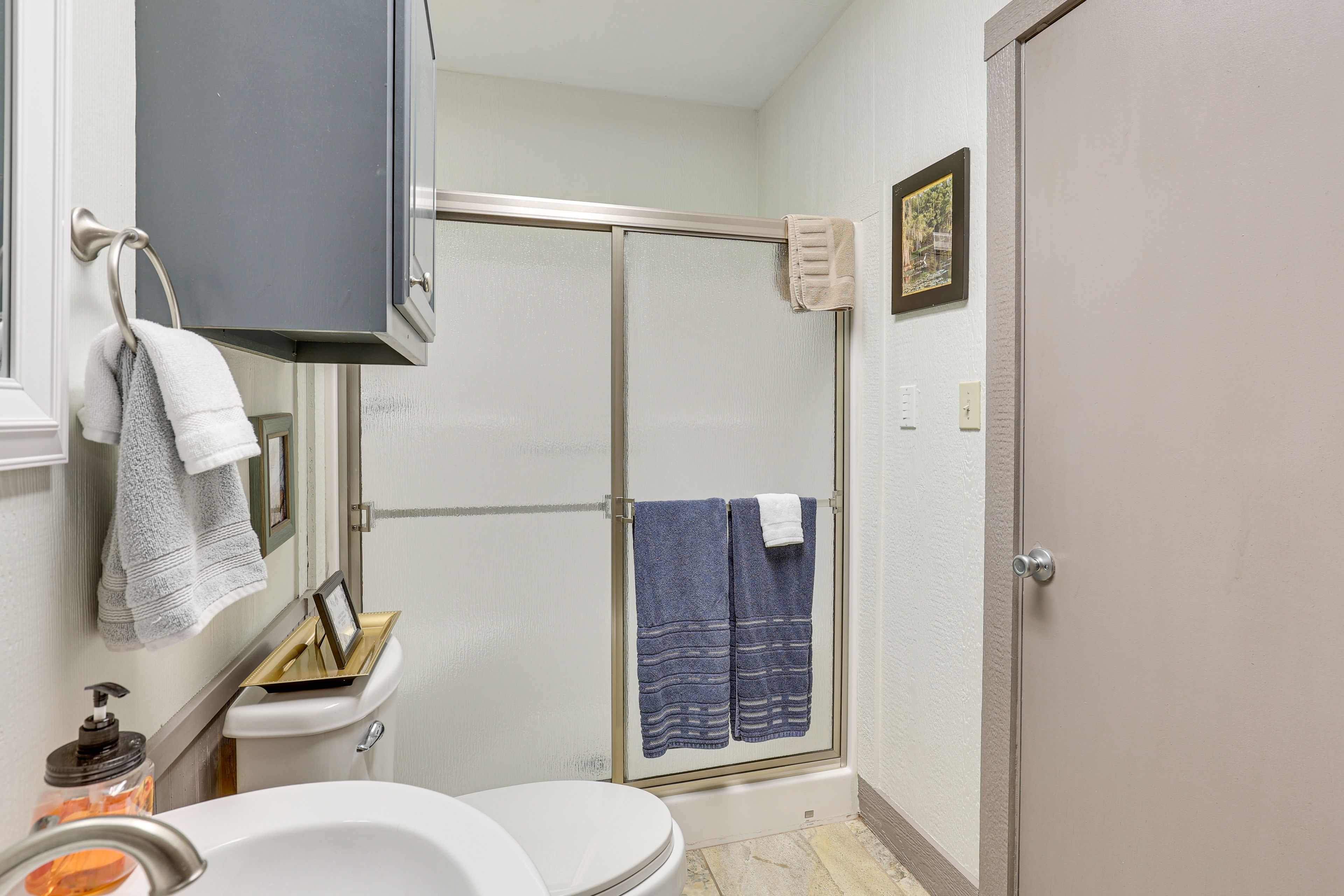 Main House | Full Bathroom | Top Level