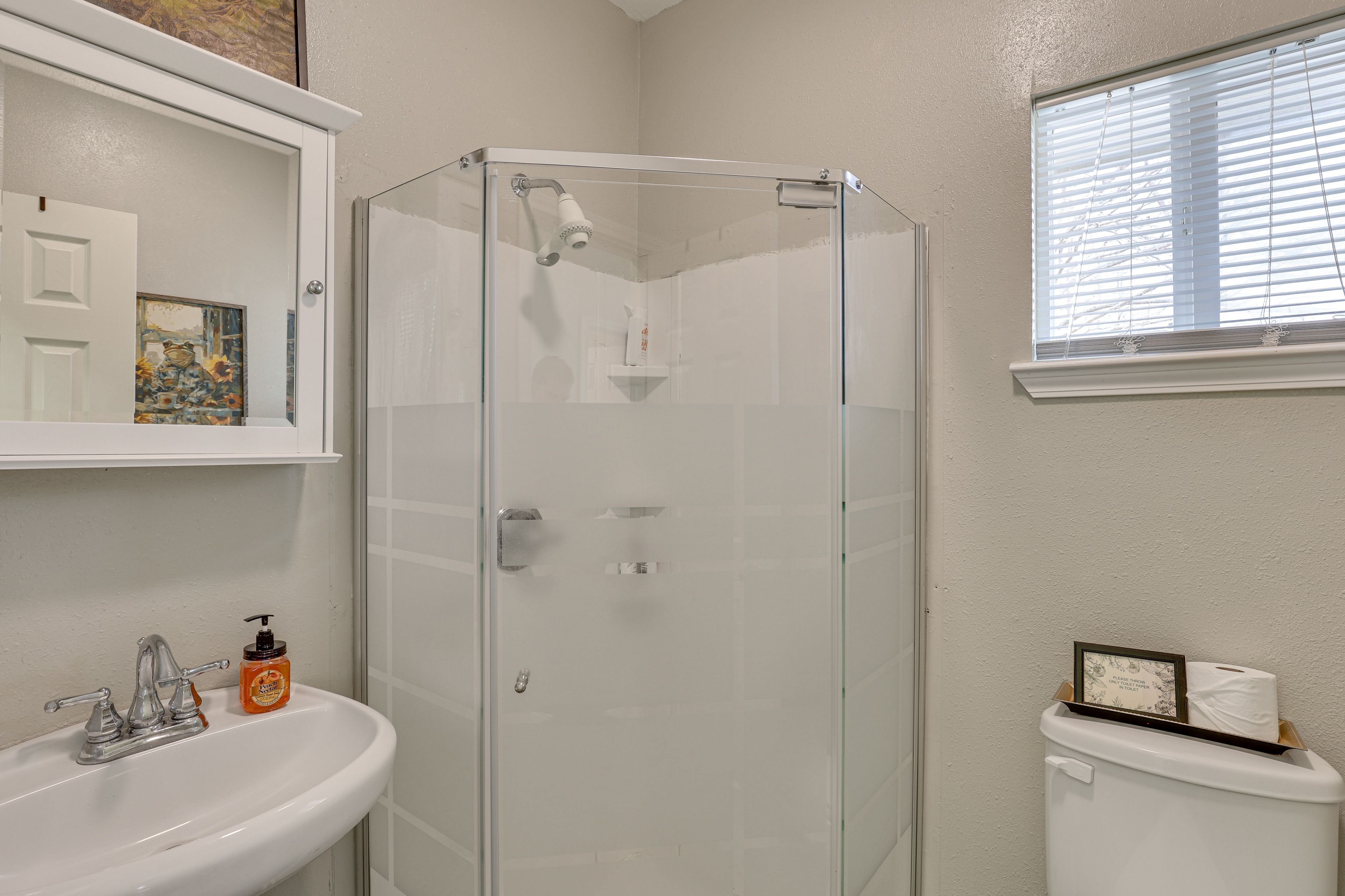 Boathouse | Full Bathroom