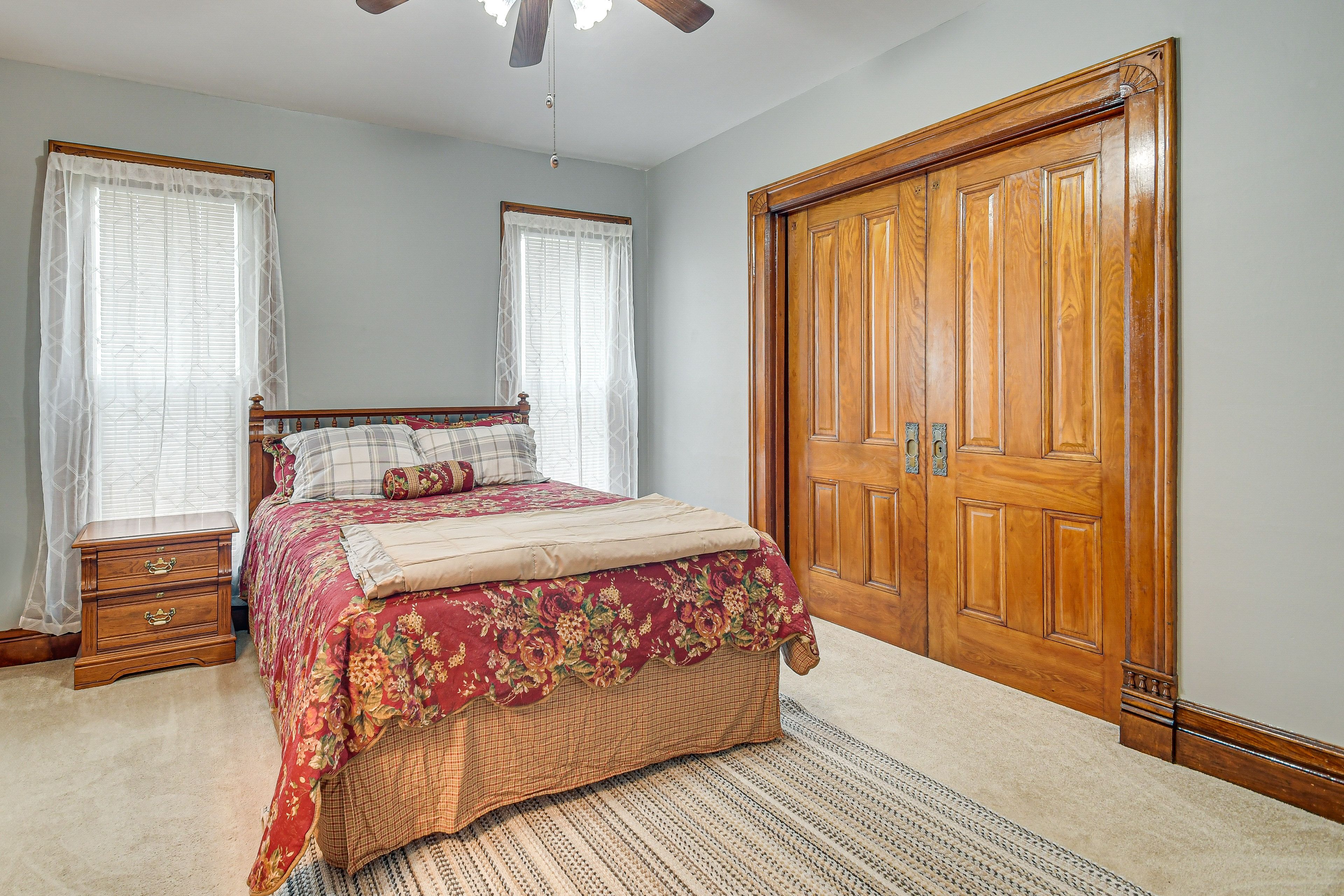 Bedroom 1 | Queen Bed | 1st Floor