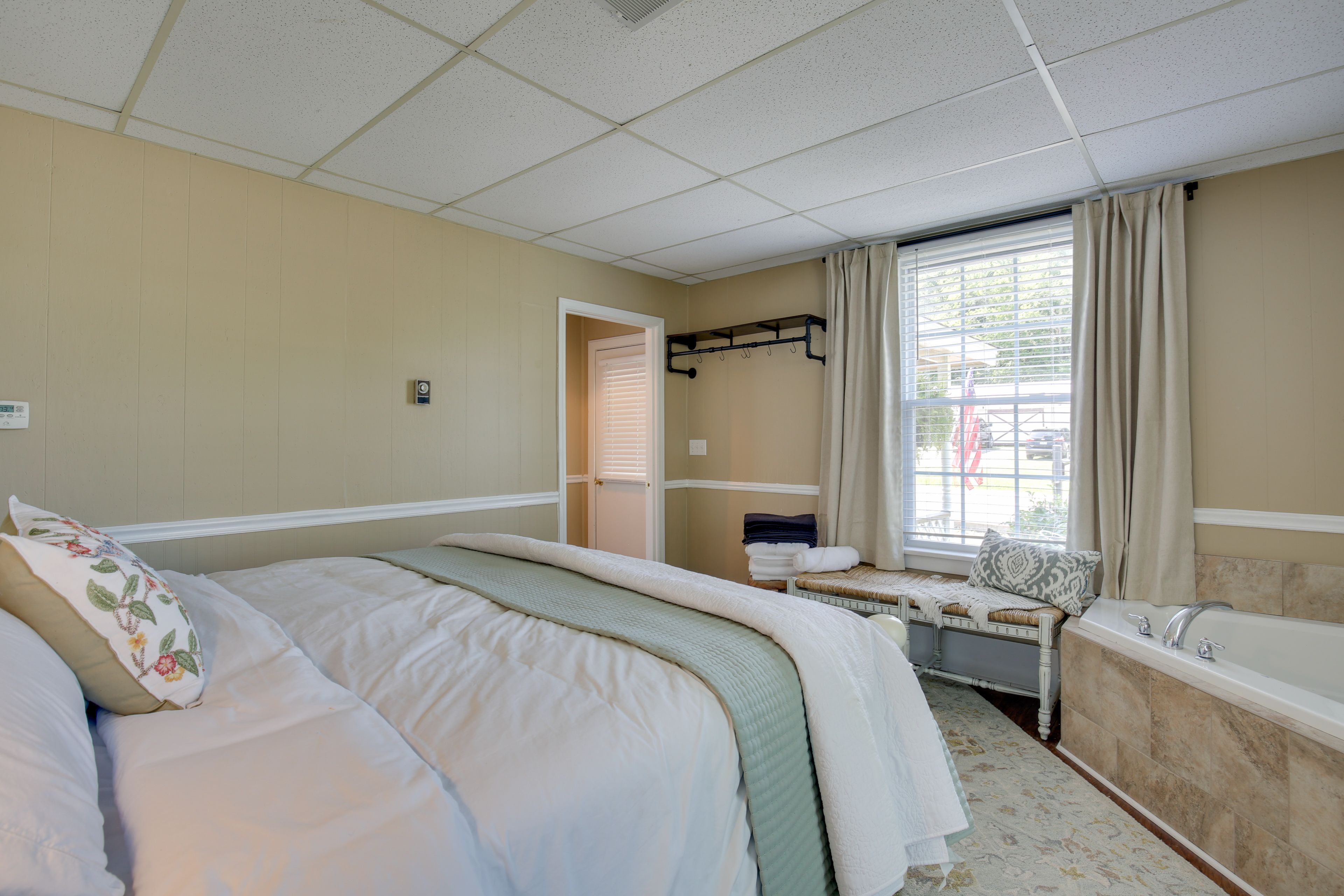 Bedroom 1 | King Bed | Linens Provided