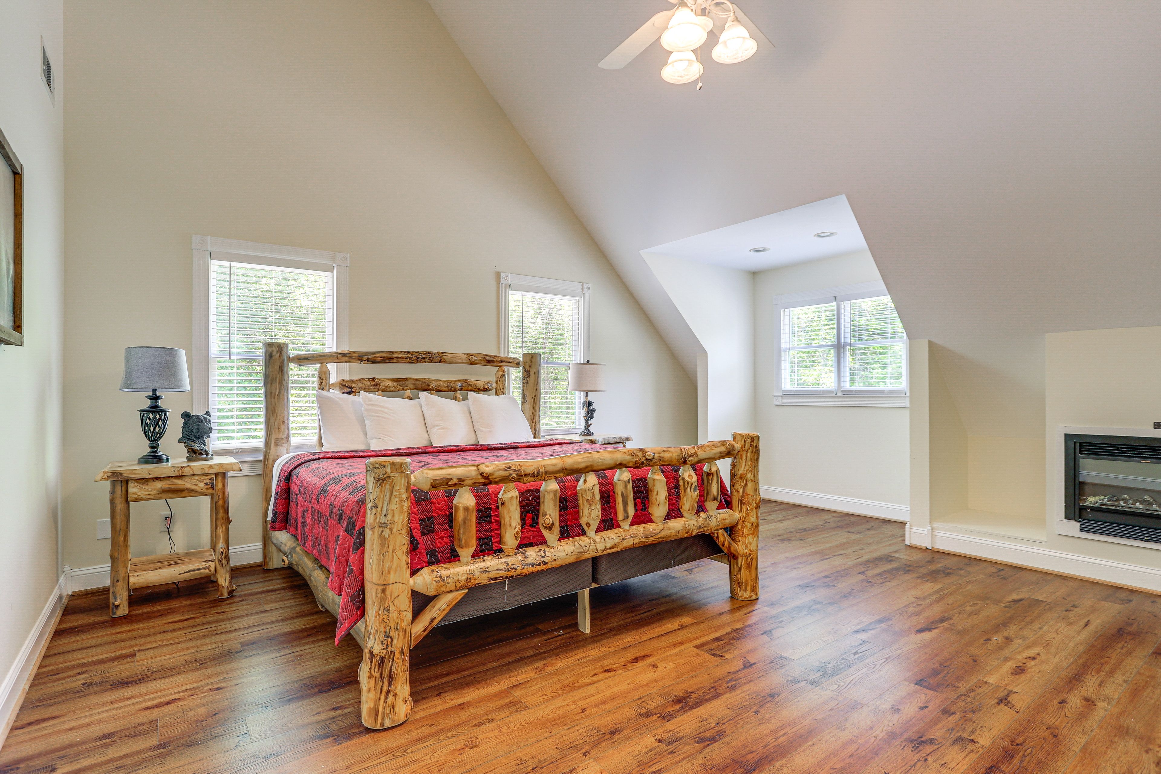 Bedroom 2 | 2nd Floor | King Bed