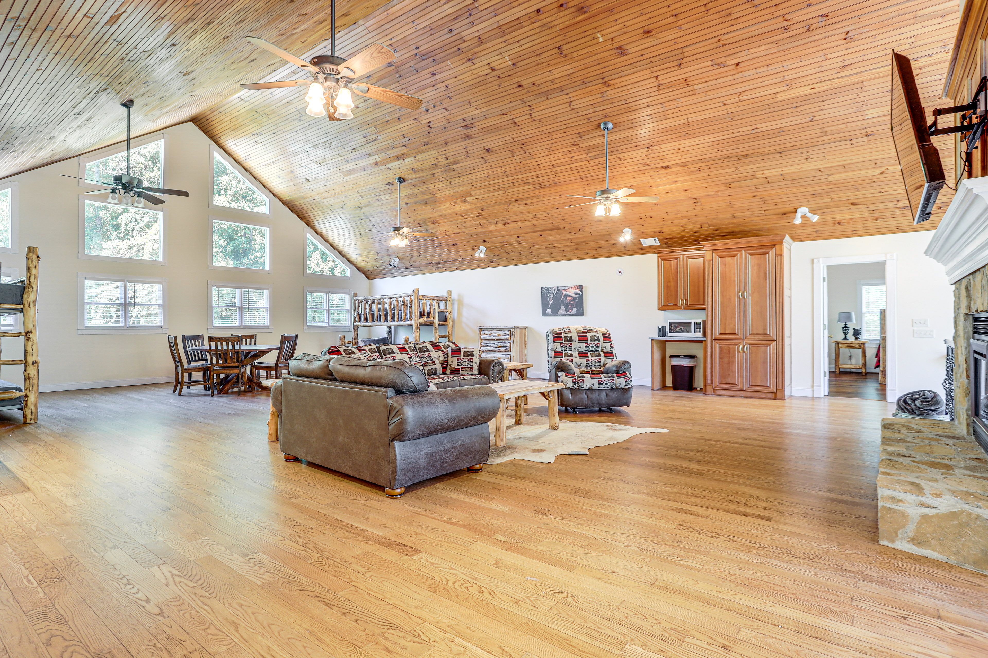 Entertainment Area | 2nd Floor | Twin/Full Bunk Bed | Twin Bunk Bed | Smart TV
