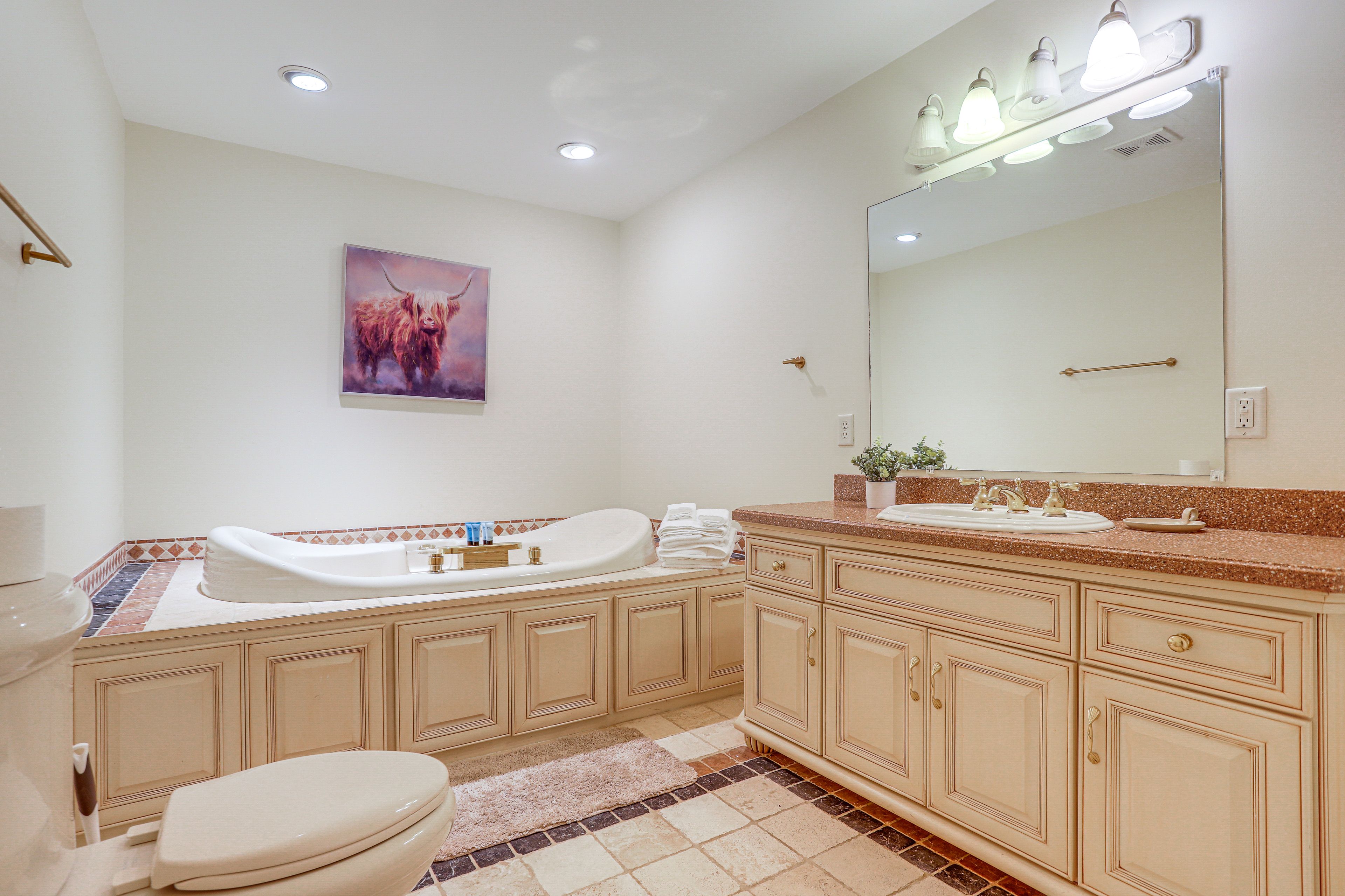 En-Suite Bathroom | 2nd Floor