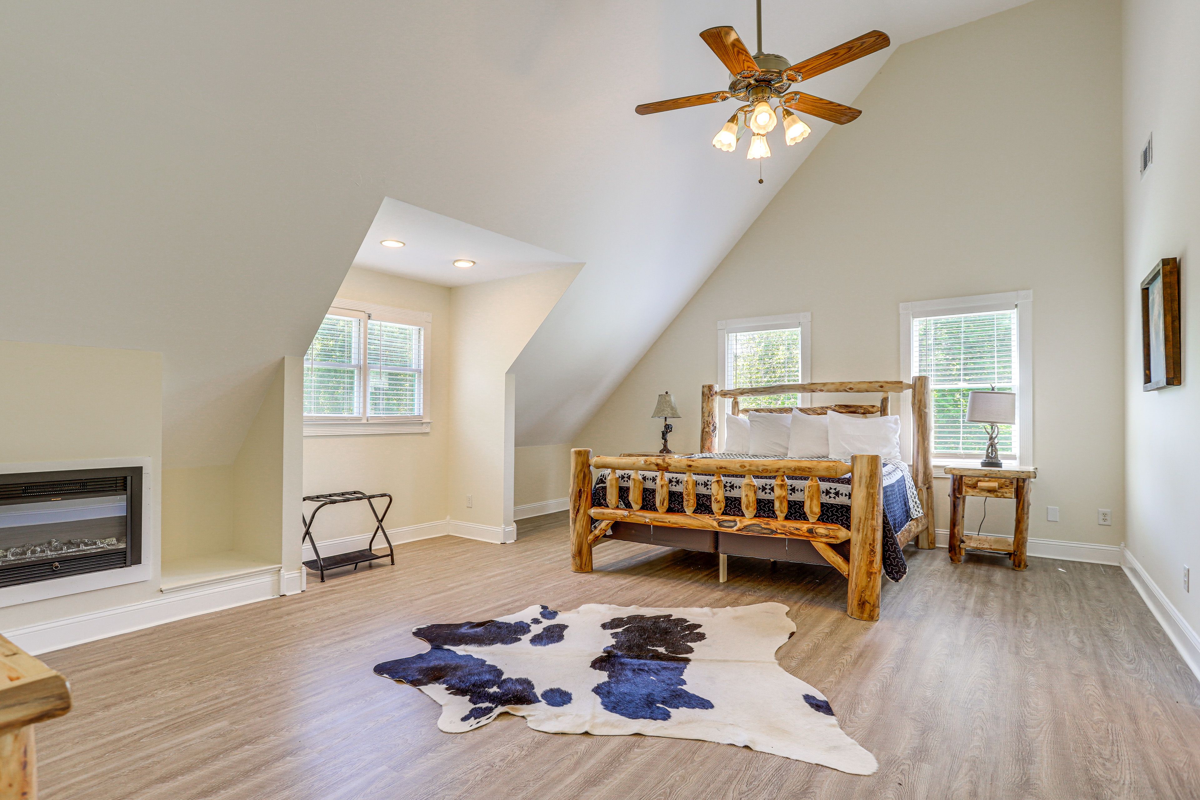 Bedroom 1 | 2nd Floor | King Bed