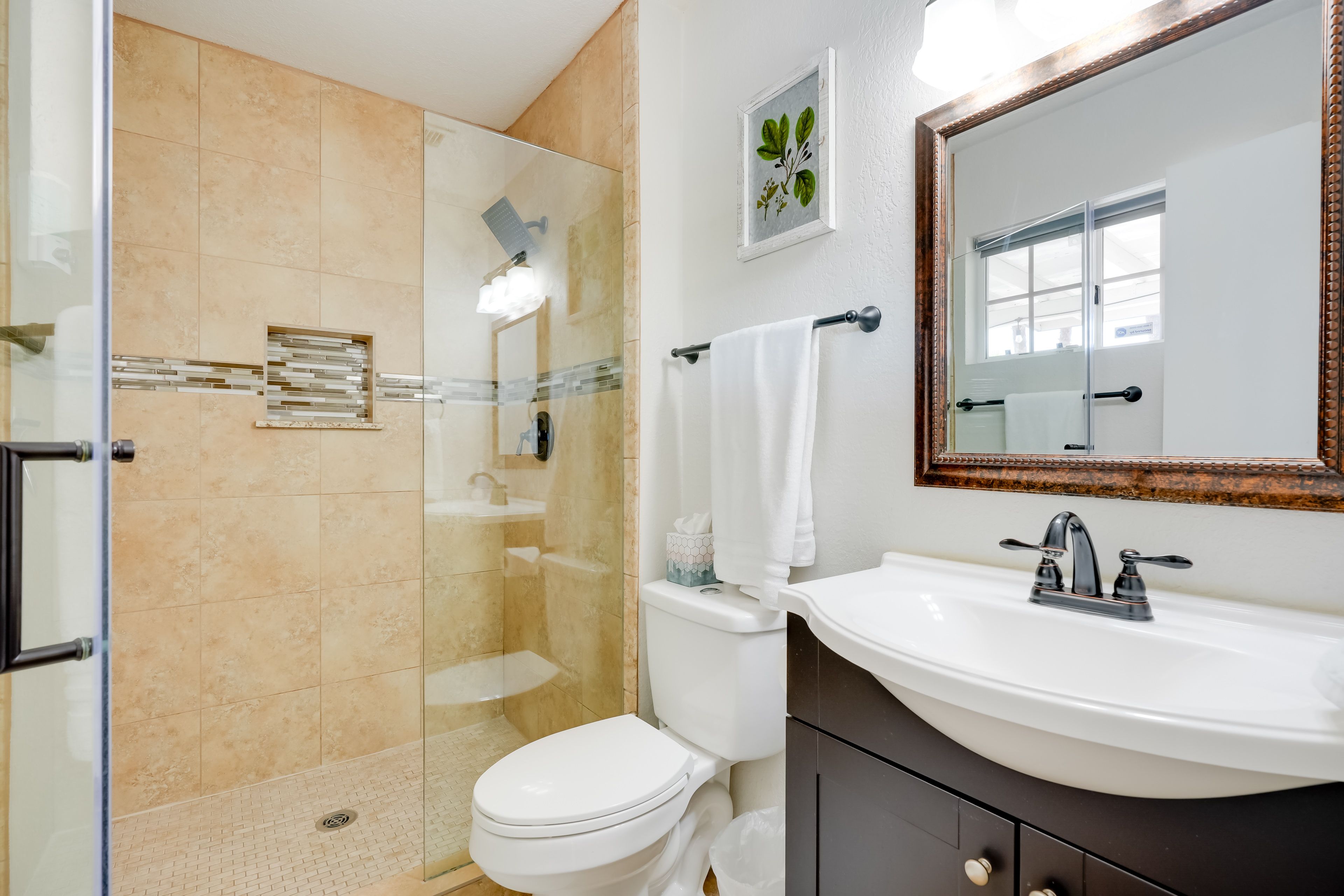 En-Suite Bathroom | Towels Provided