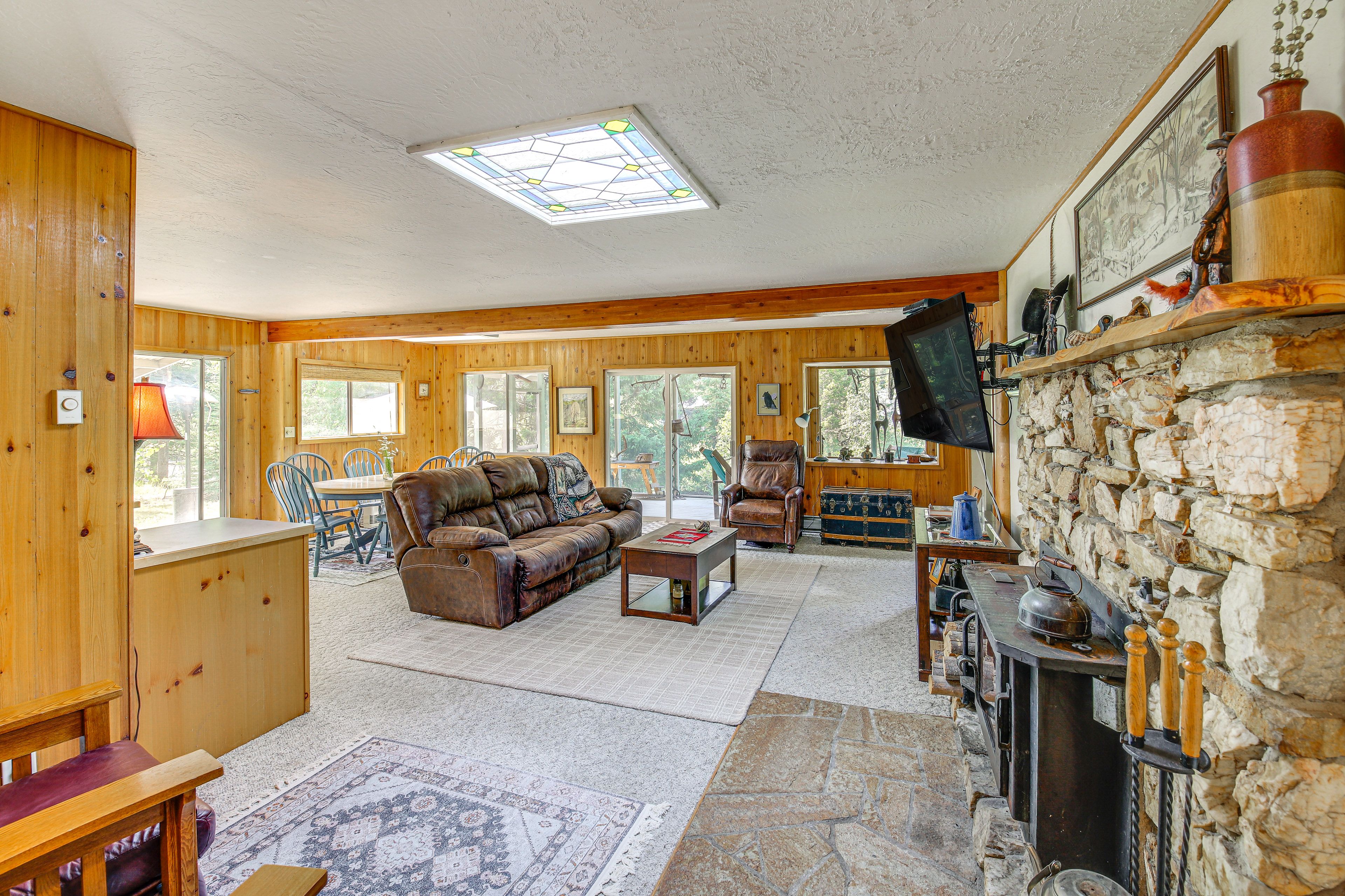 Living Room | Fireplace | Smart TV