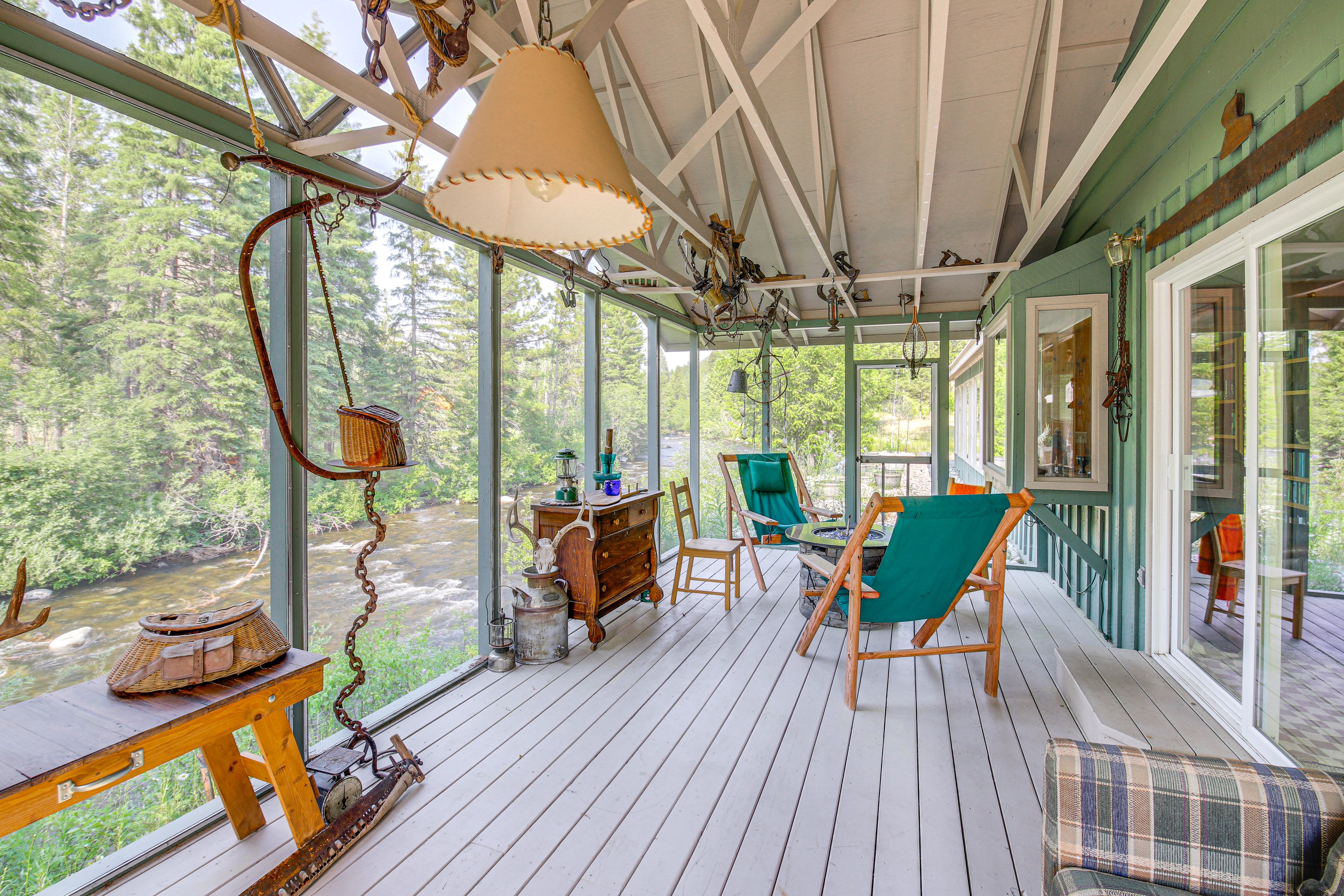 Screened-In Porch | Fire Table