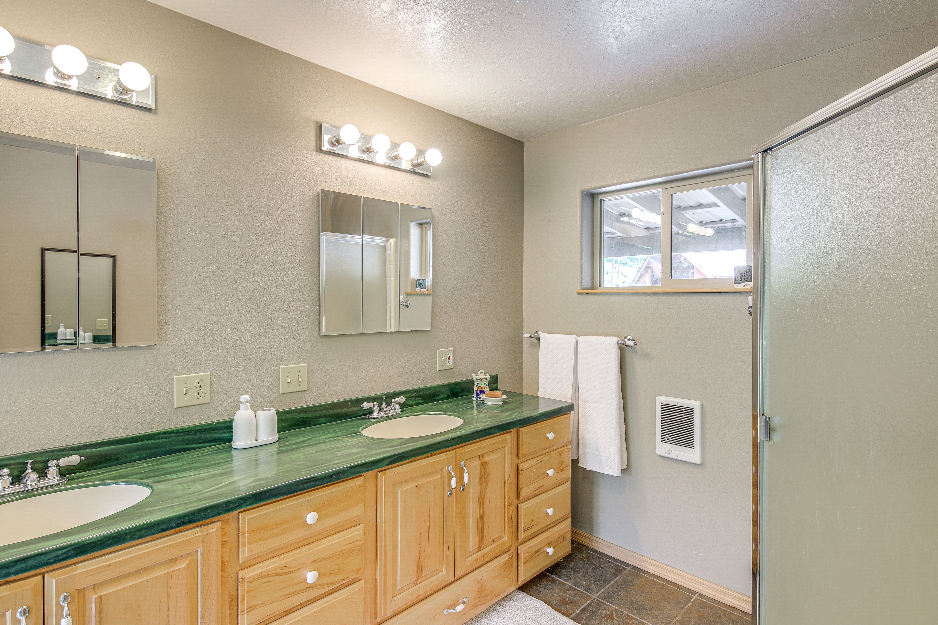 En-Suite Bathroom | Towels Provided | Complimentary Toiletries