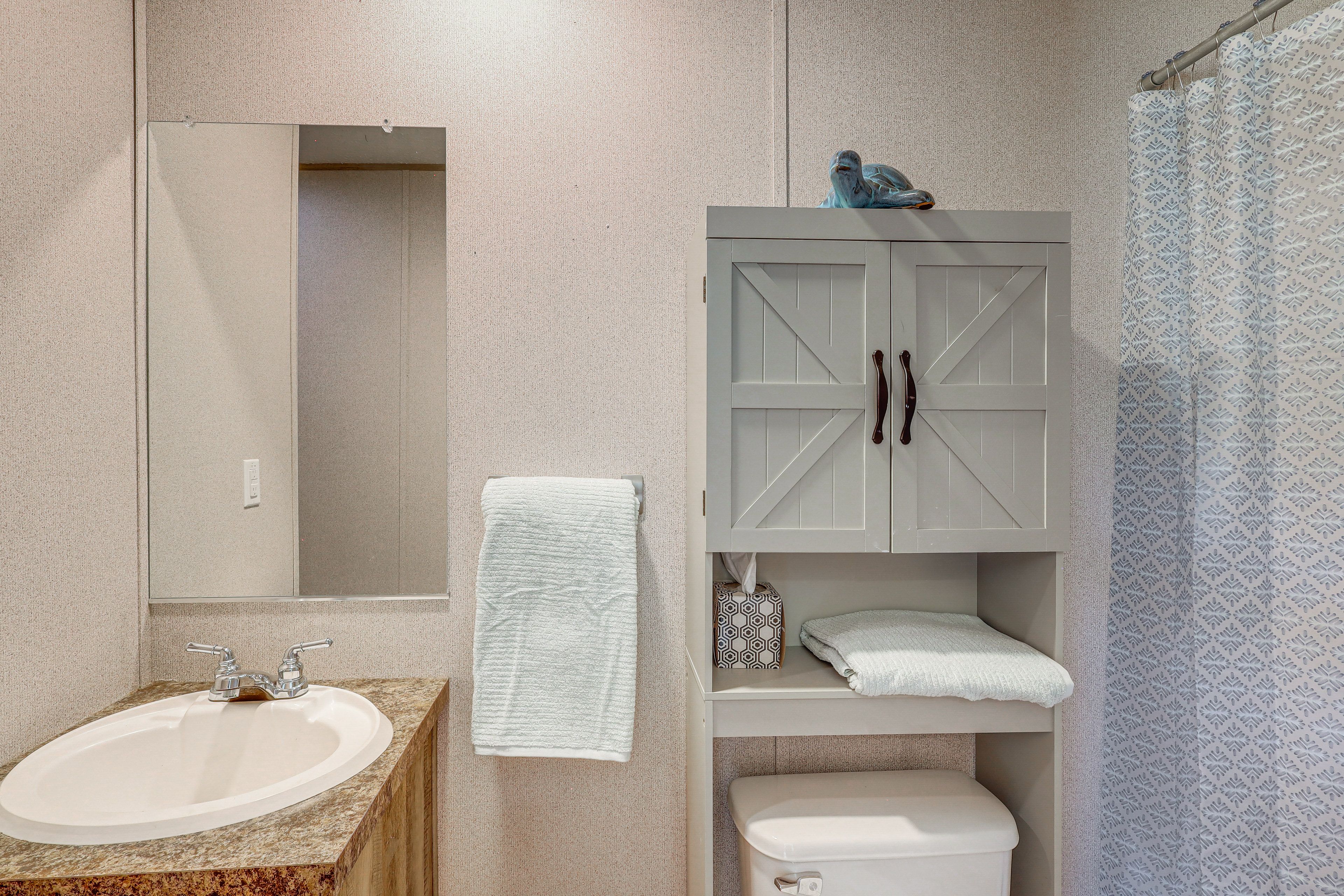 Full Bathroom | Complimentary Toiletries