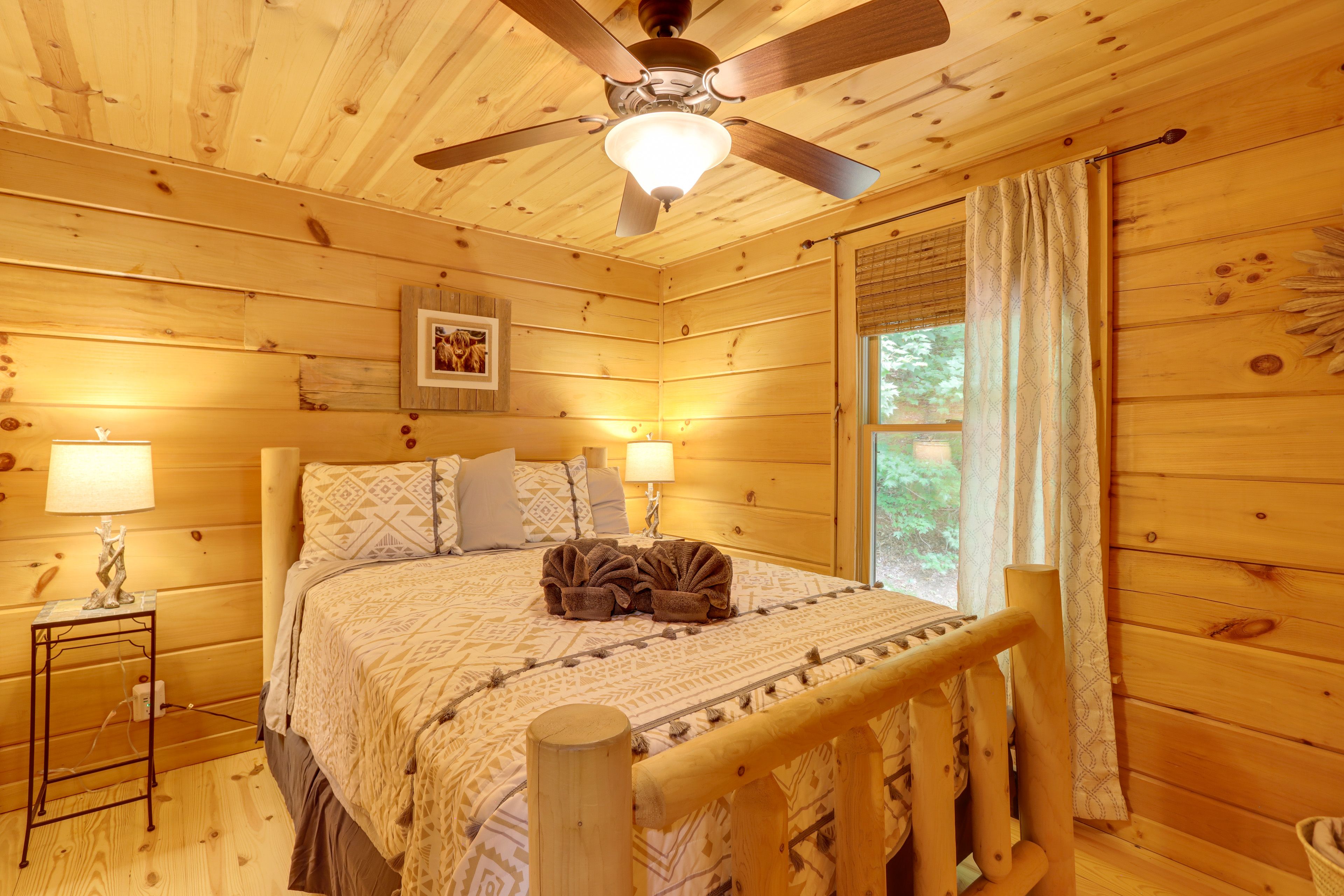 Bedroom 2 | Queen Bed | 1st Floor | Hangers