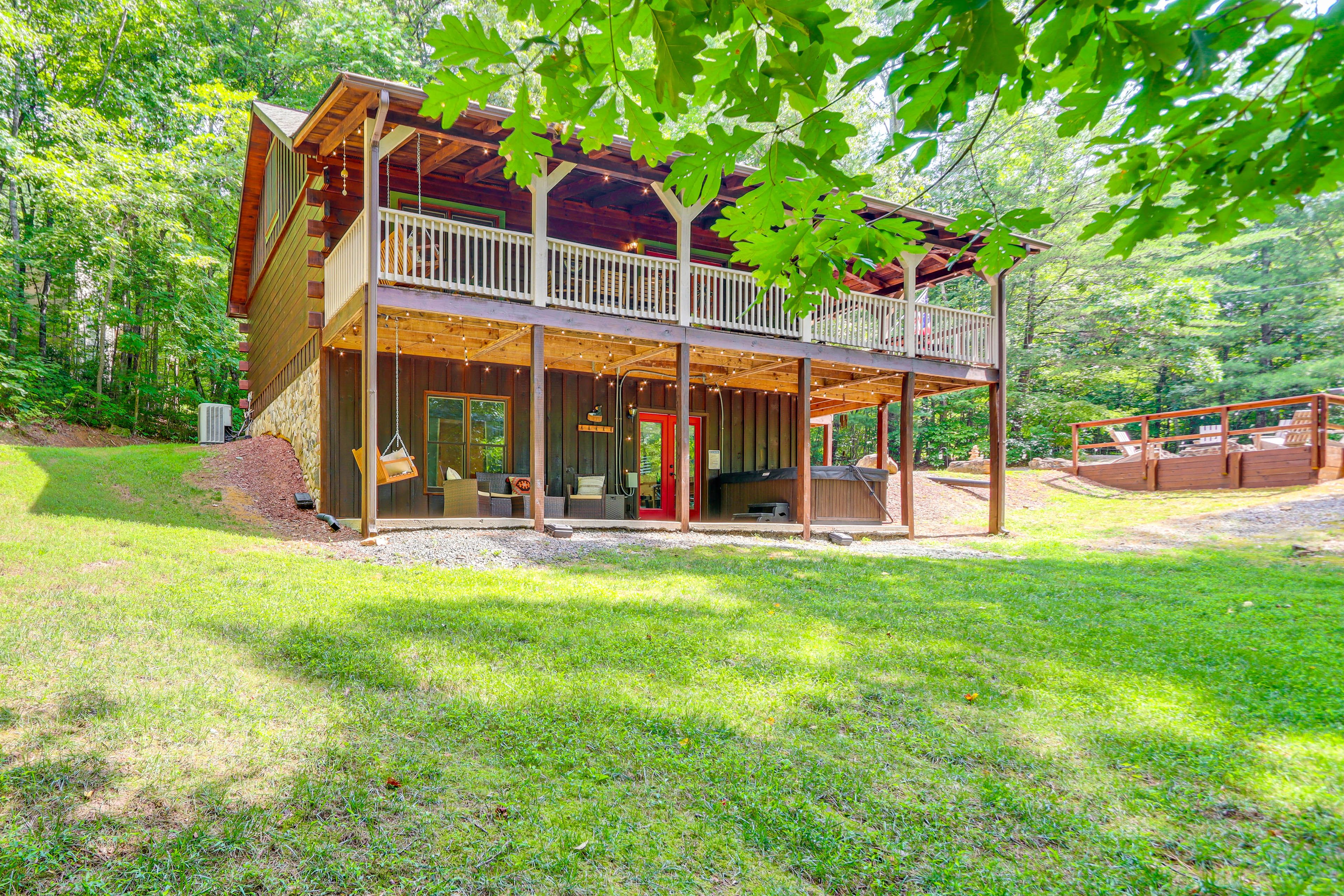 Private Yard | Fire Pit