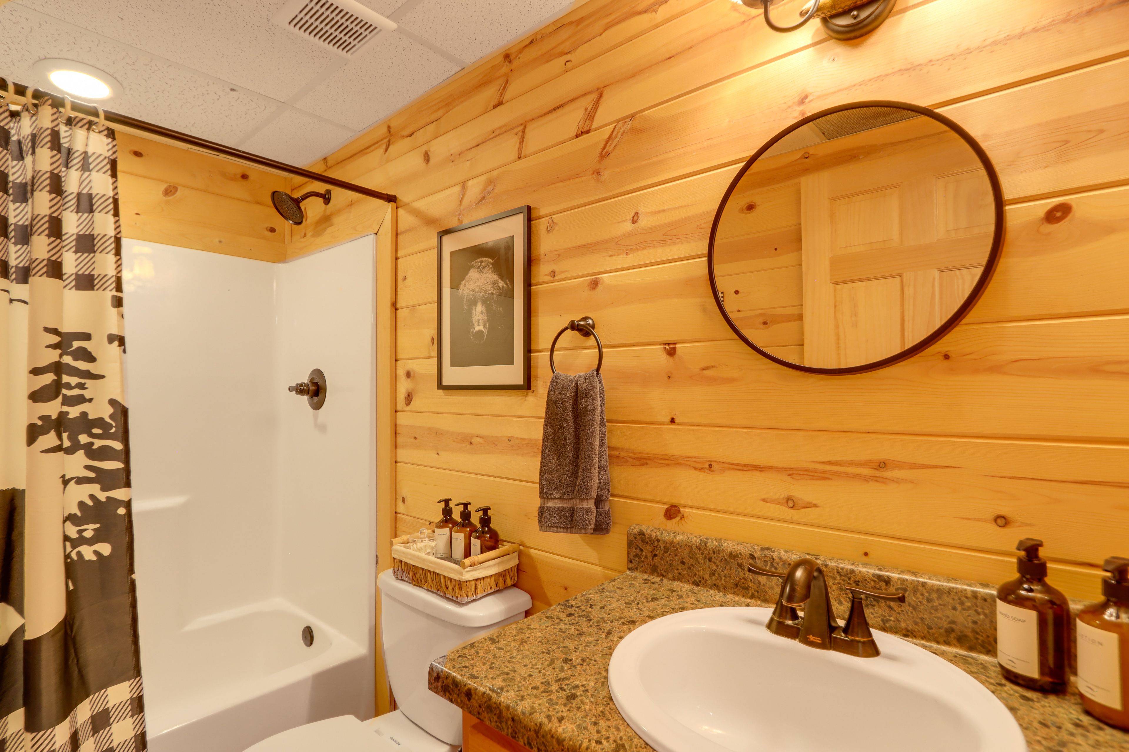 Full Bathroom | Basement | Hair Dryer