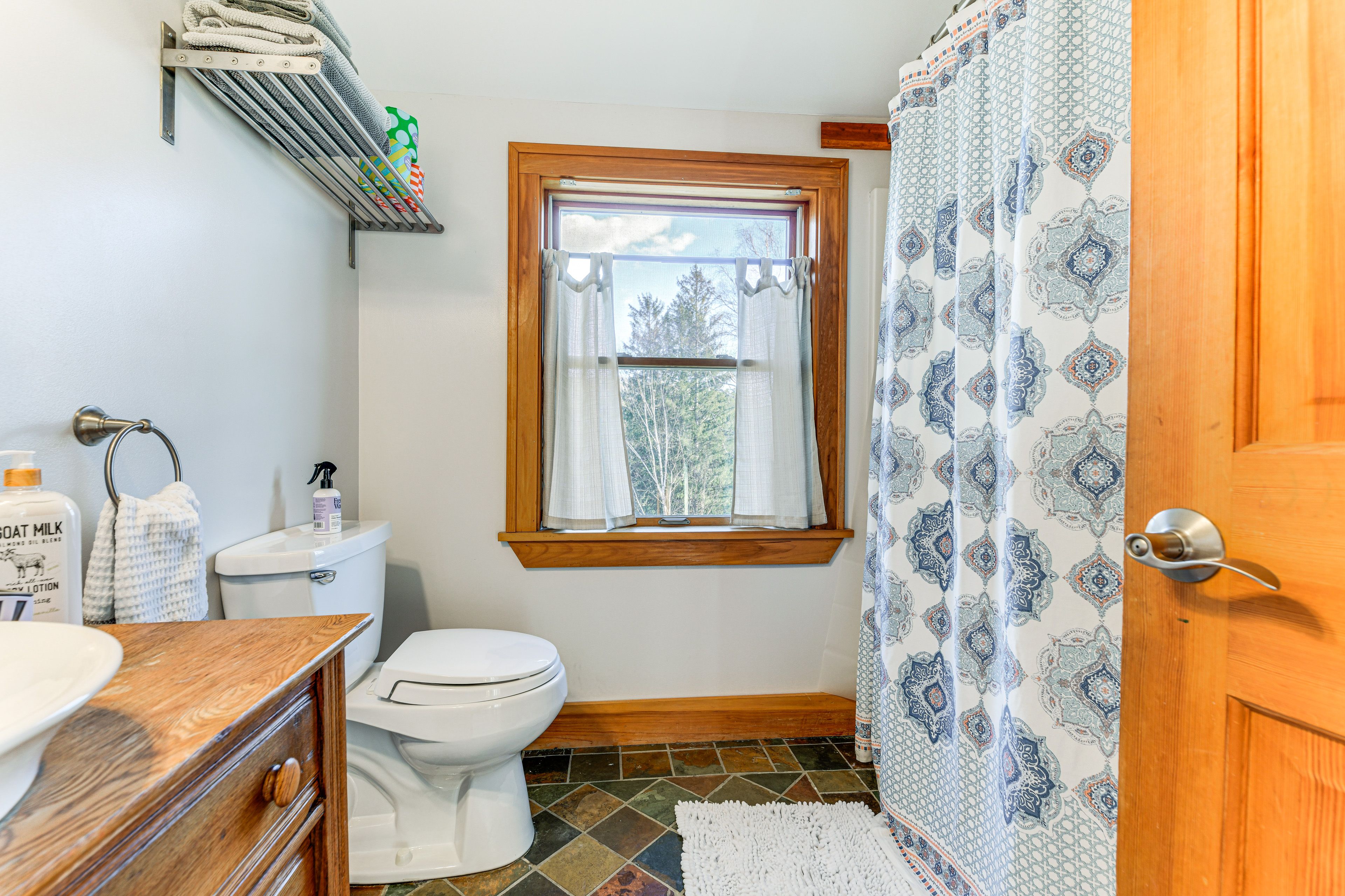 Full Bathroom | 3rd Floor