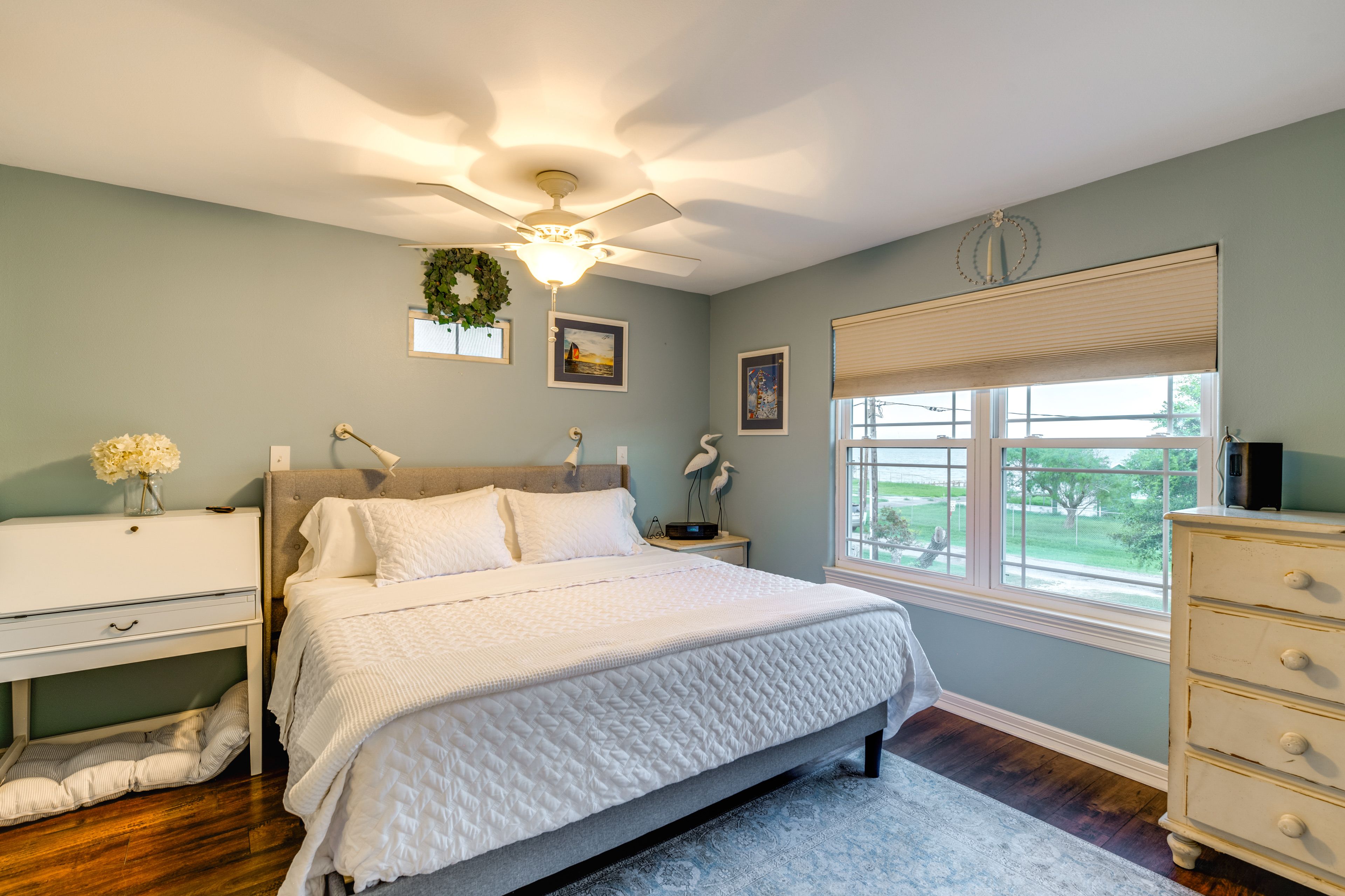Bedroom 1 | King Bed | Linens Provided | En-Suite Bathroom