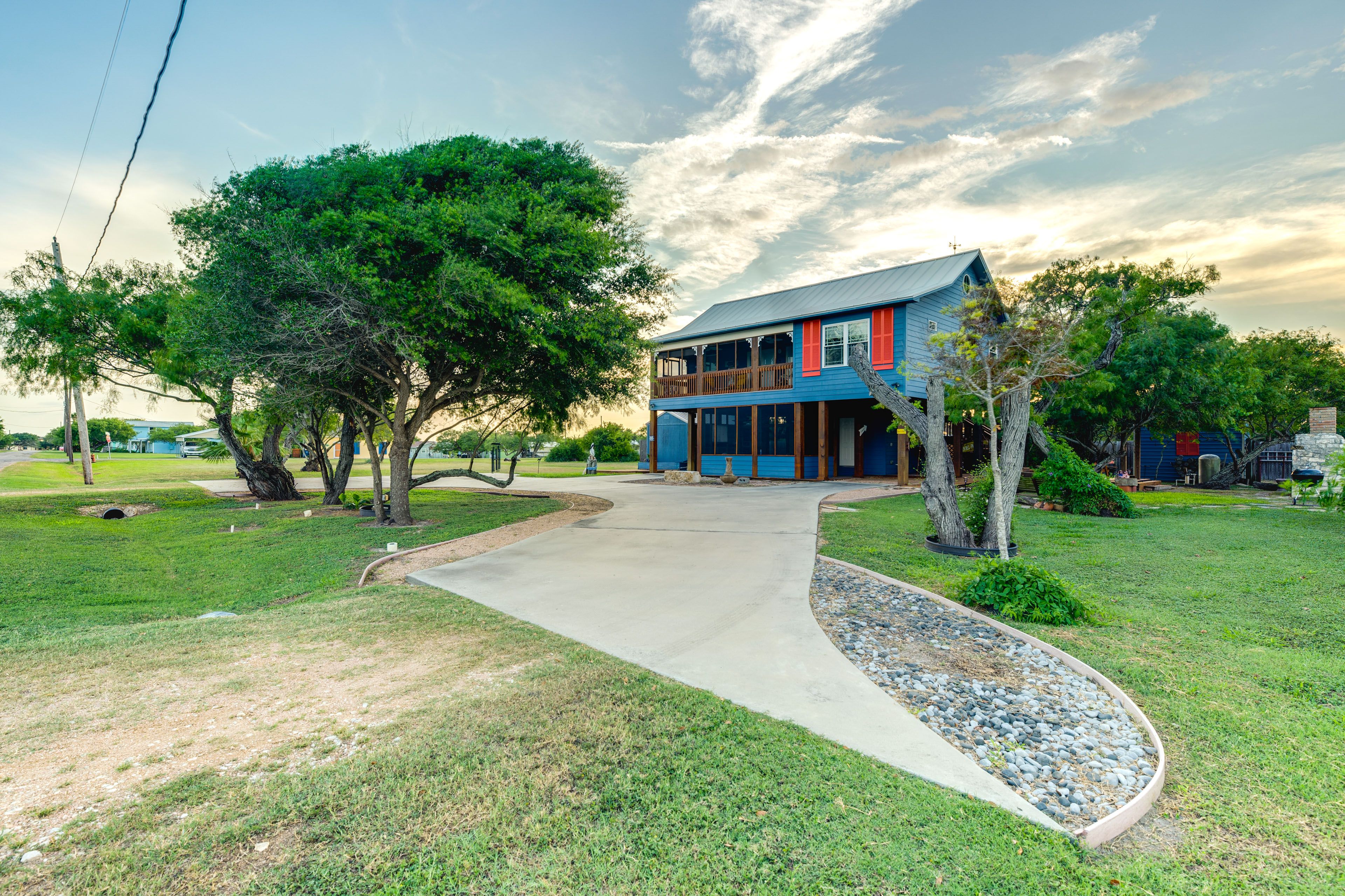 Bayside Vacation Rental | 2BR | 2BA | 1,000 Sq Ft | Stairs Required