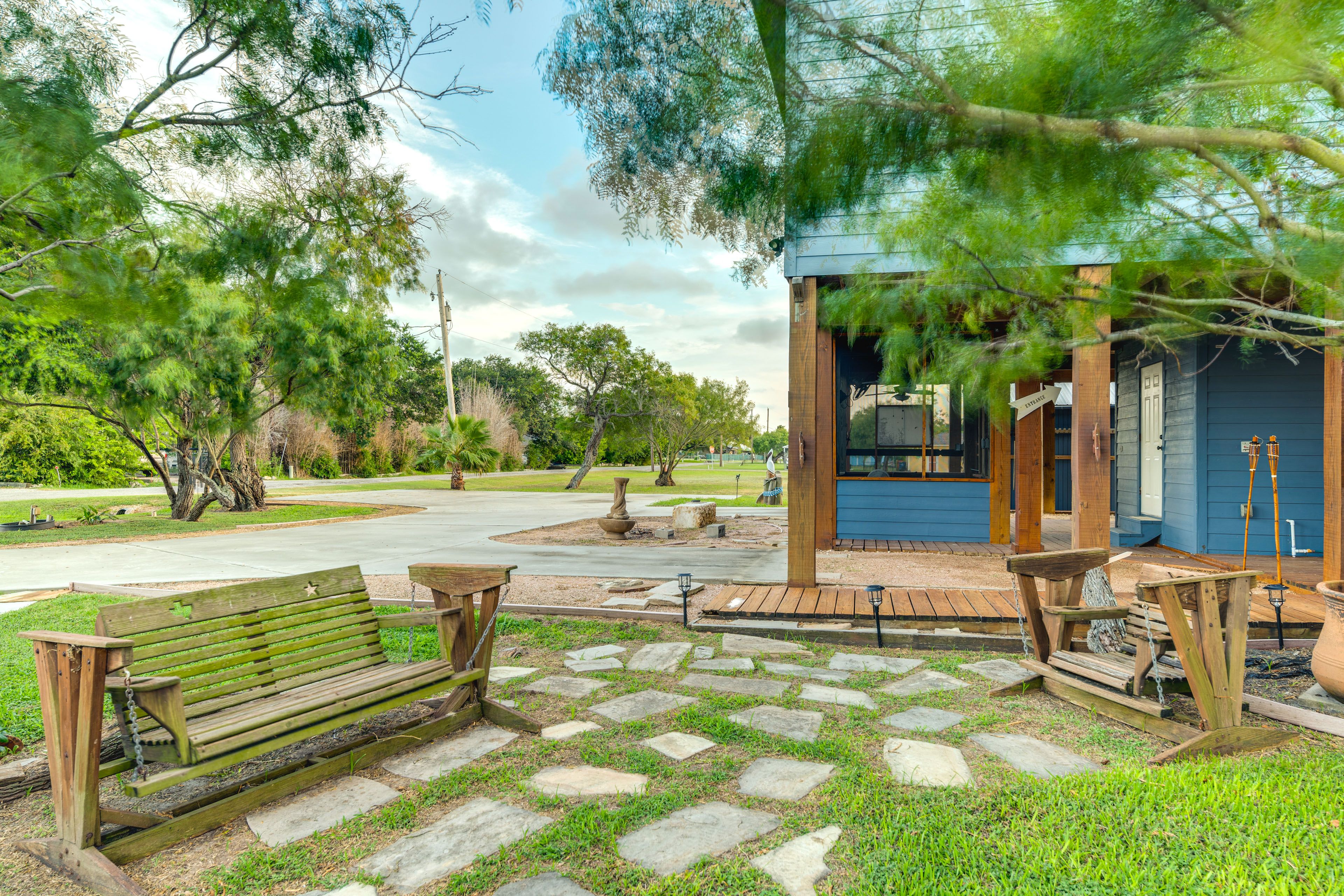 Private Yard | Charcoal Grill | Picnic Table
