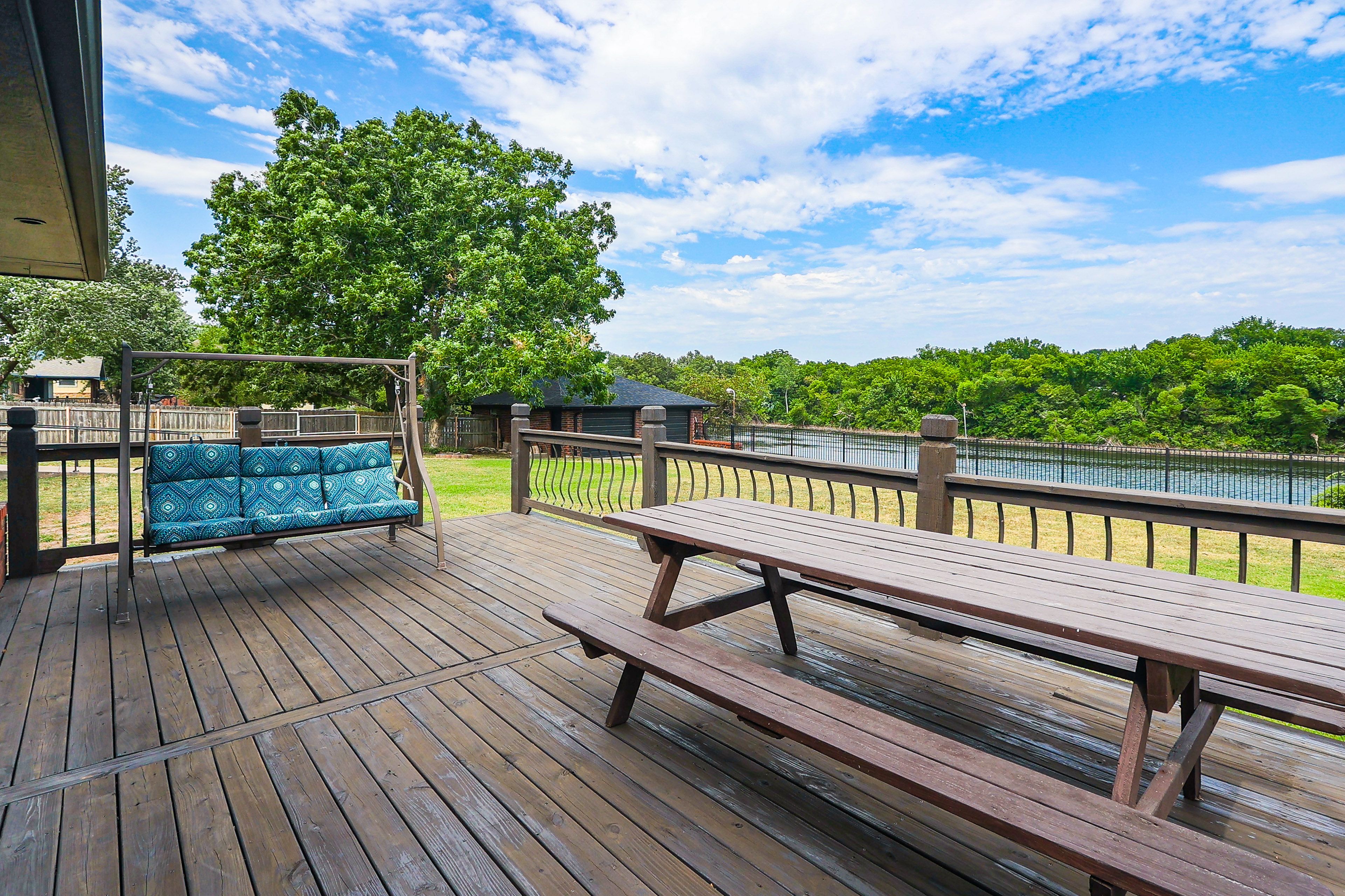 Back Deck | Picnic Table | Lake Views
