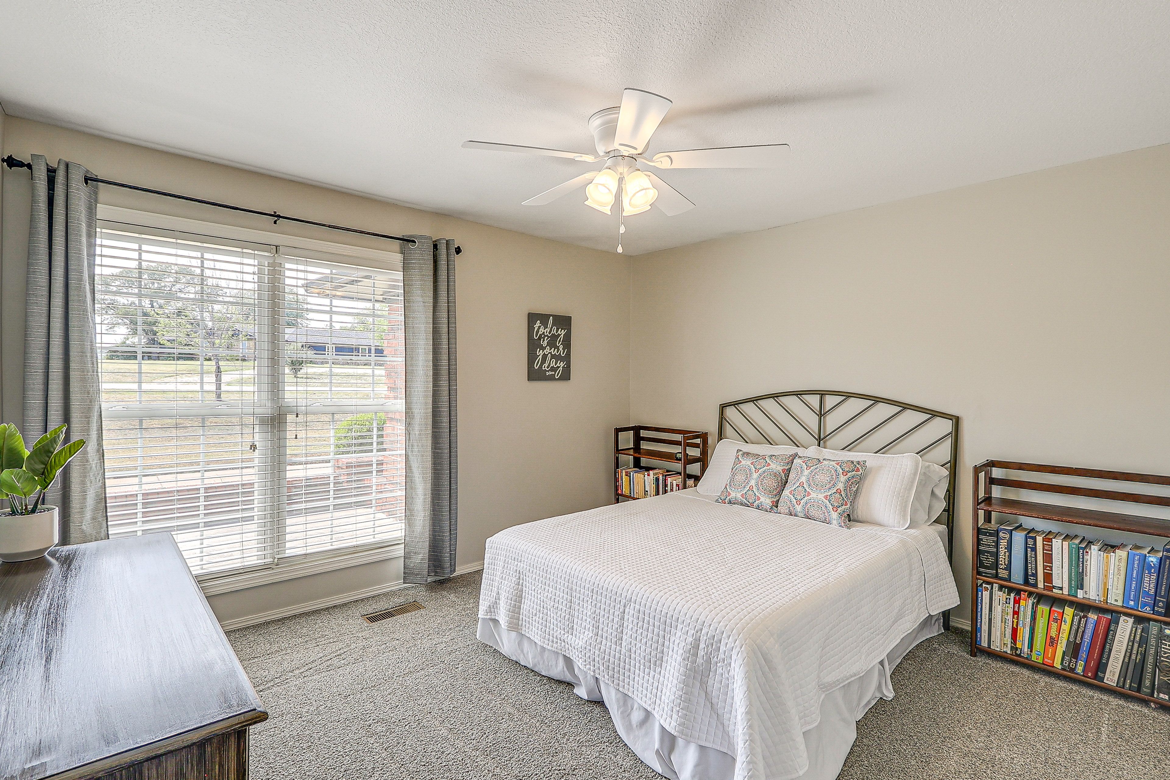Bedroom 2 | Queen Bed | Books