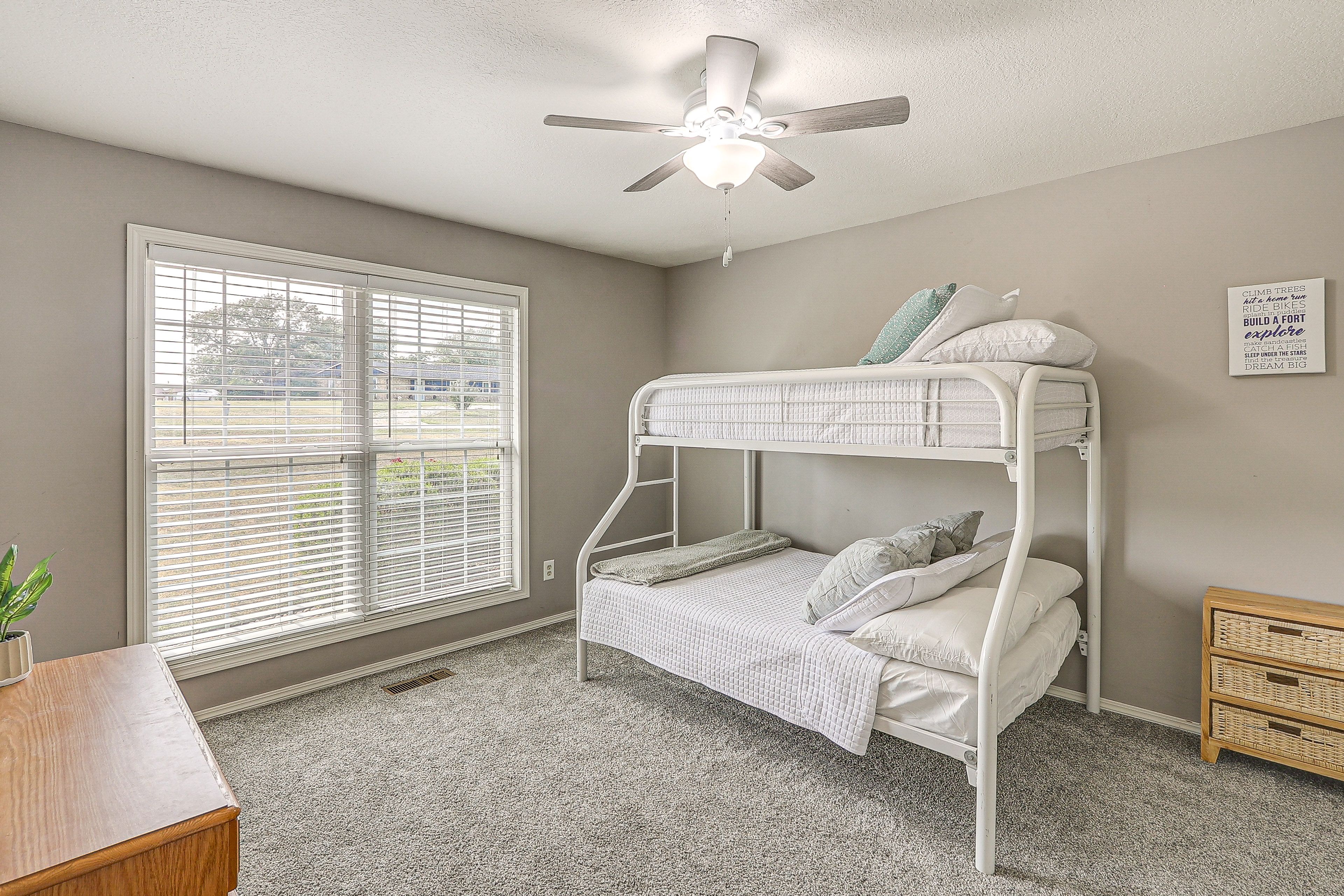 Bedroom 3 | Twin/Full Bunk Bed