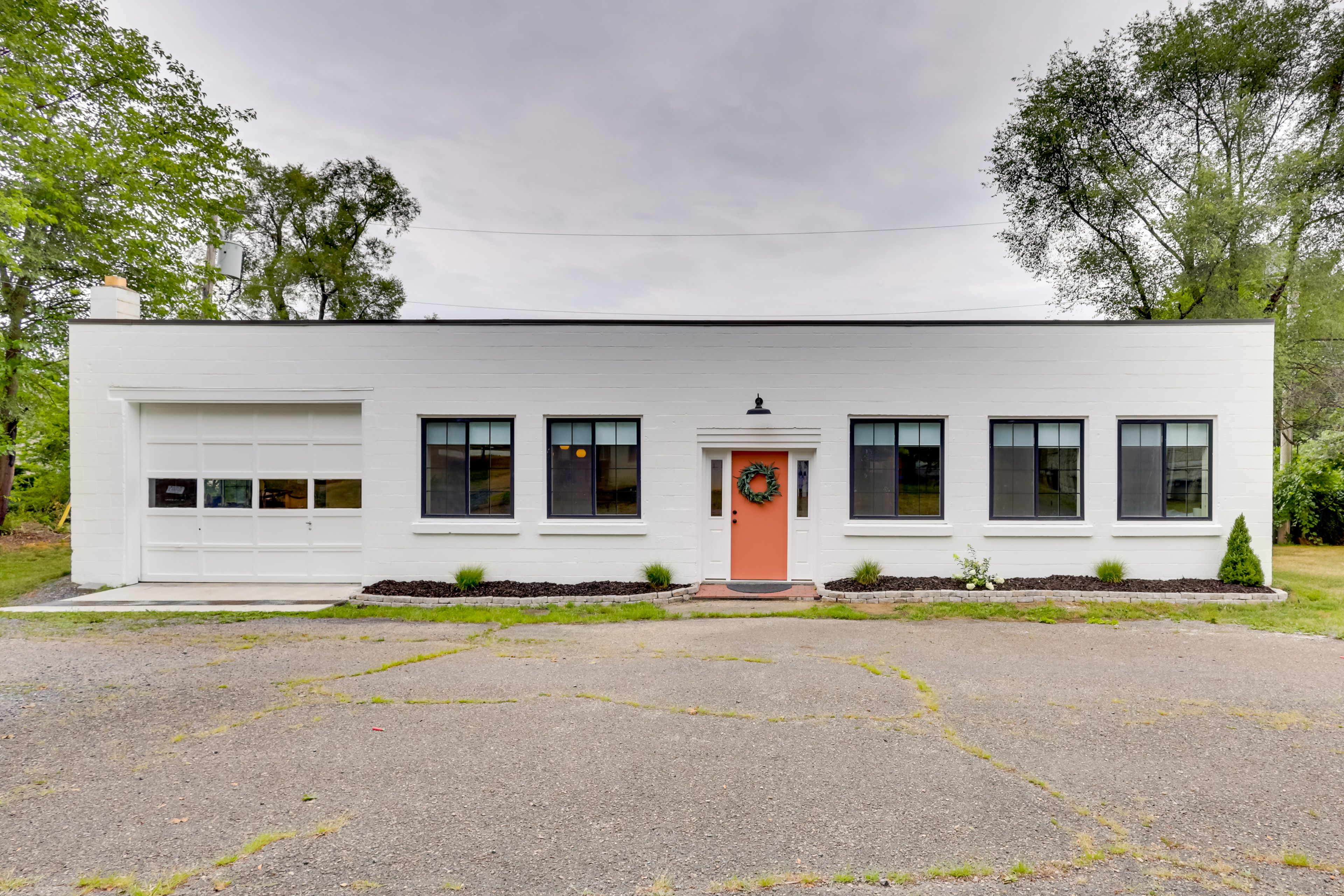 Exterior | Driveway (2 Vehicles)