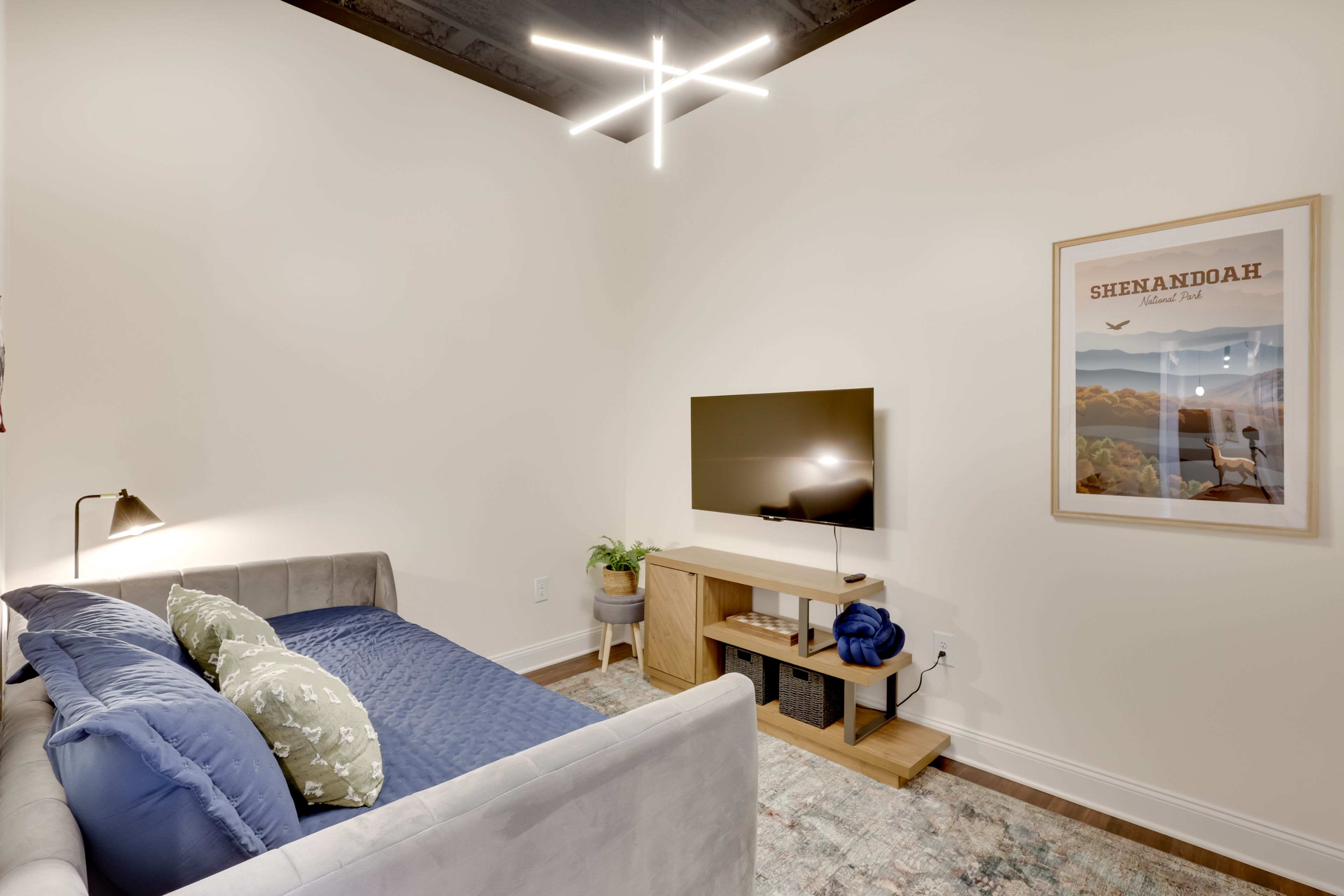 Bedroom 3 | Twin Daybed w/ Twin Trundle