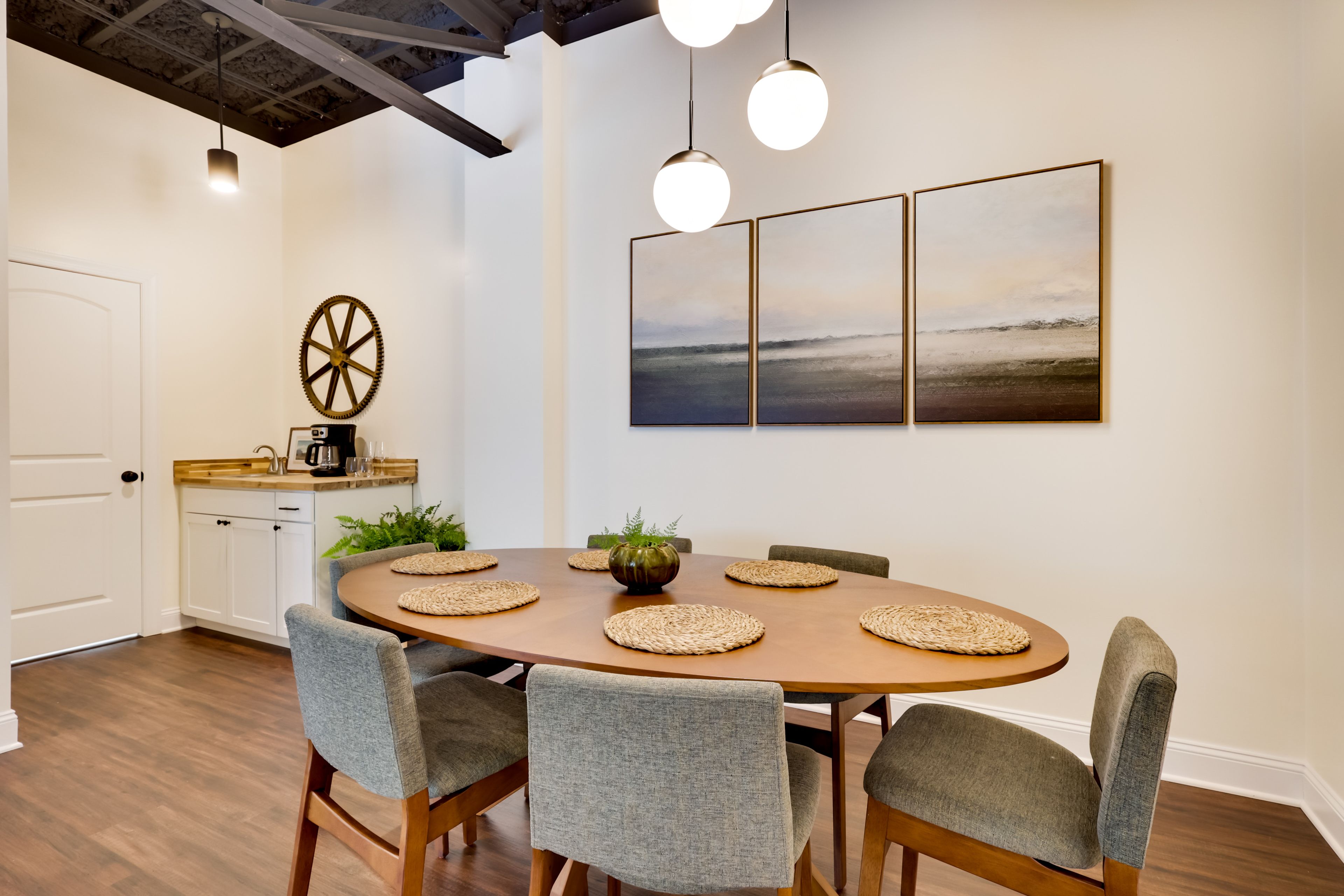 Dining Area | Dishware/Flatware Provided