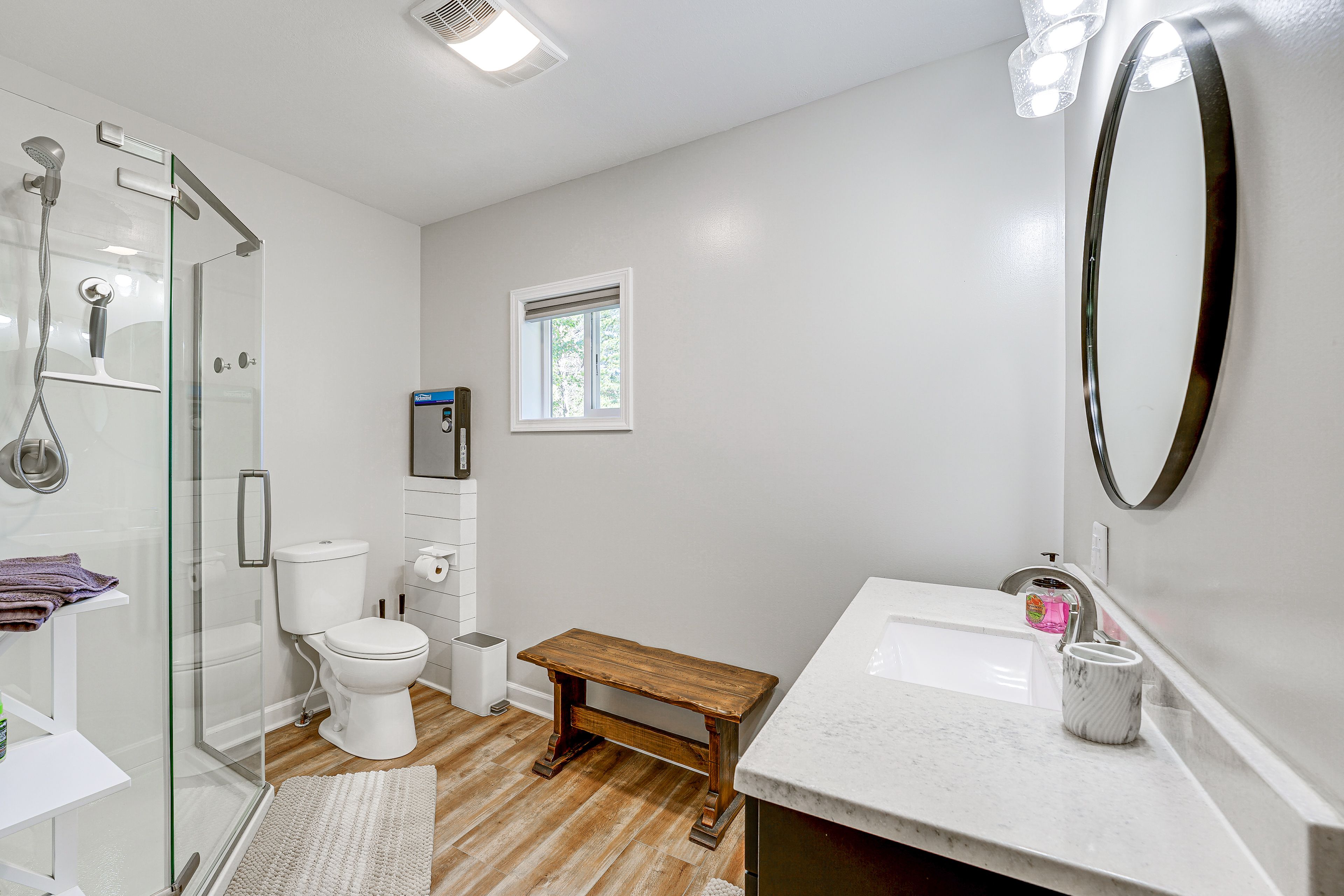 Full Bathroom | Towels Provided | Complimentary Toiletries