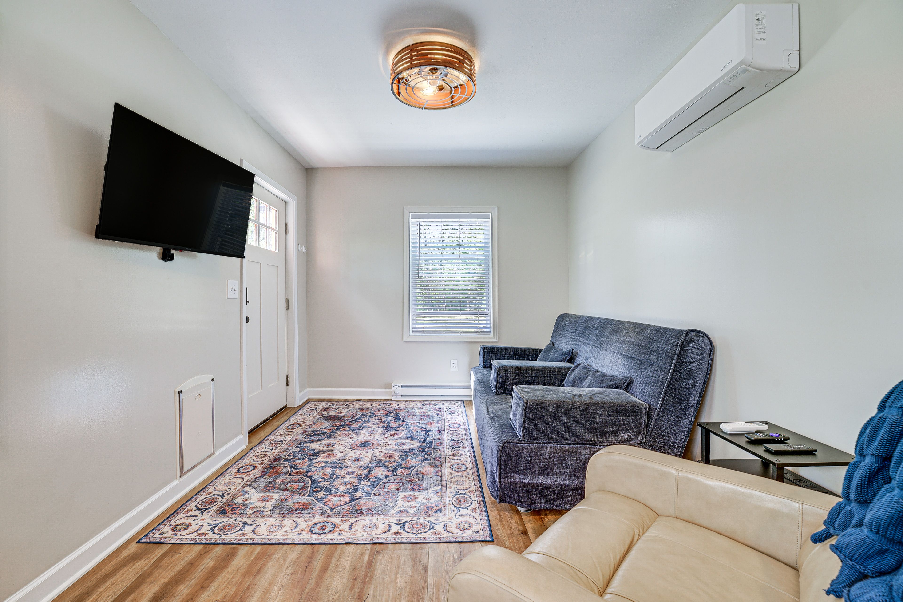 Living Room | Queen Sleeper Sofa | Smart TV | Central A/C