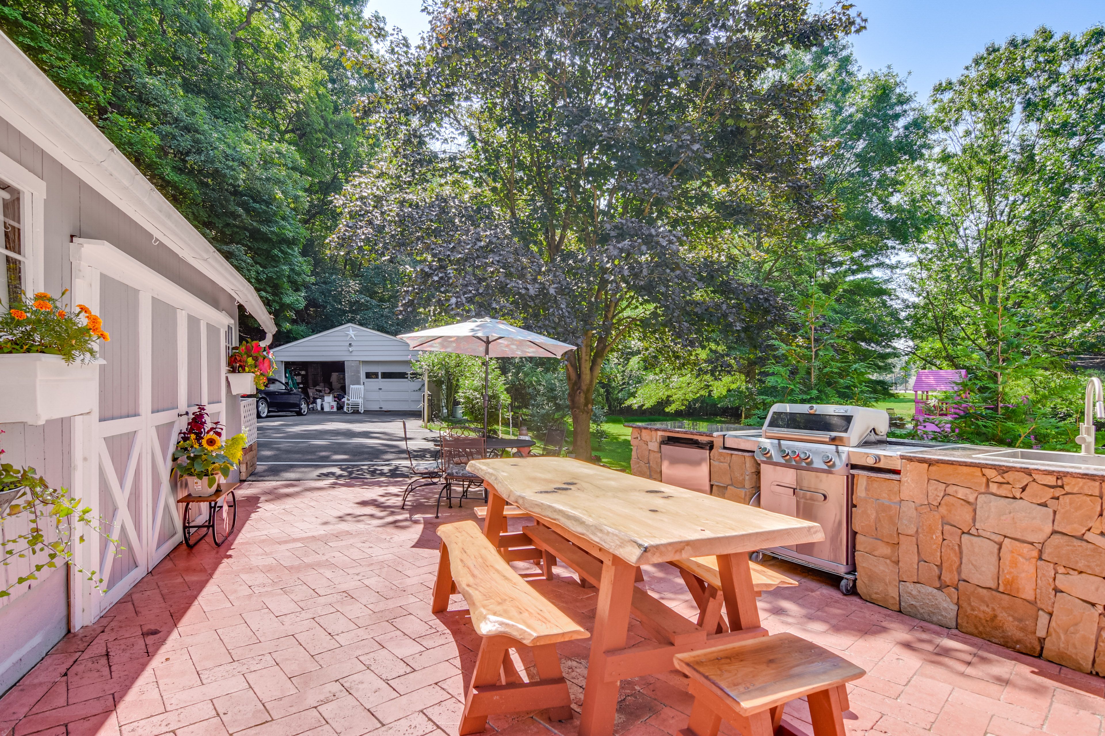 Milford Vacation Rental | Studio | 1BA | Step Required | 400 Sq Ft