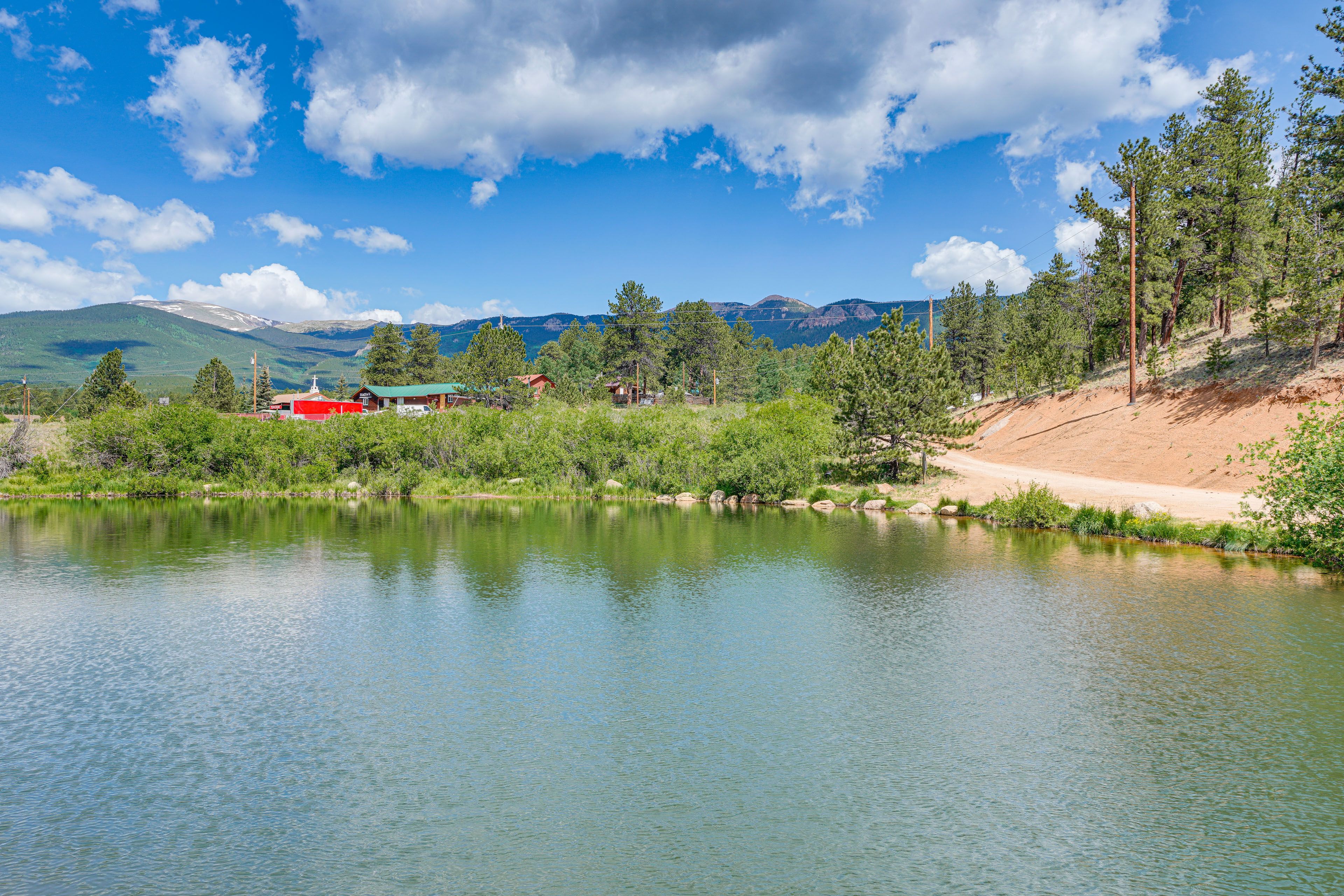 Harris Park Lakes | 1 Mi Away