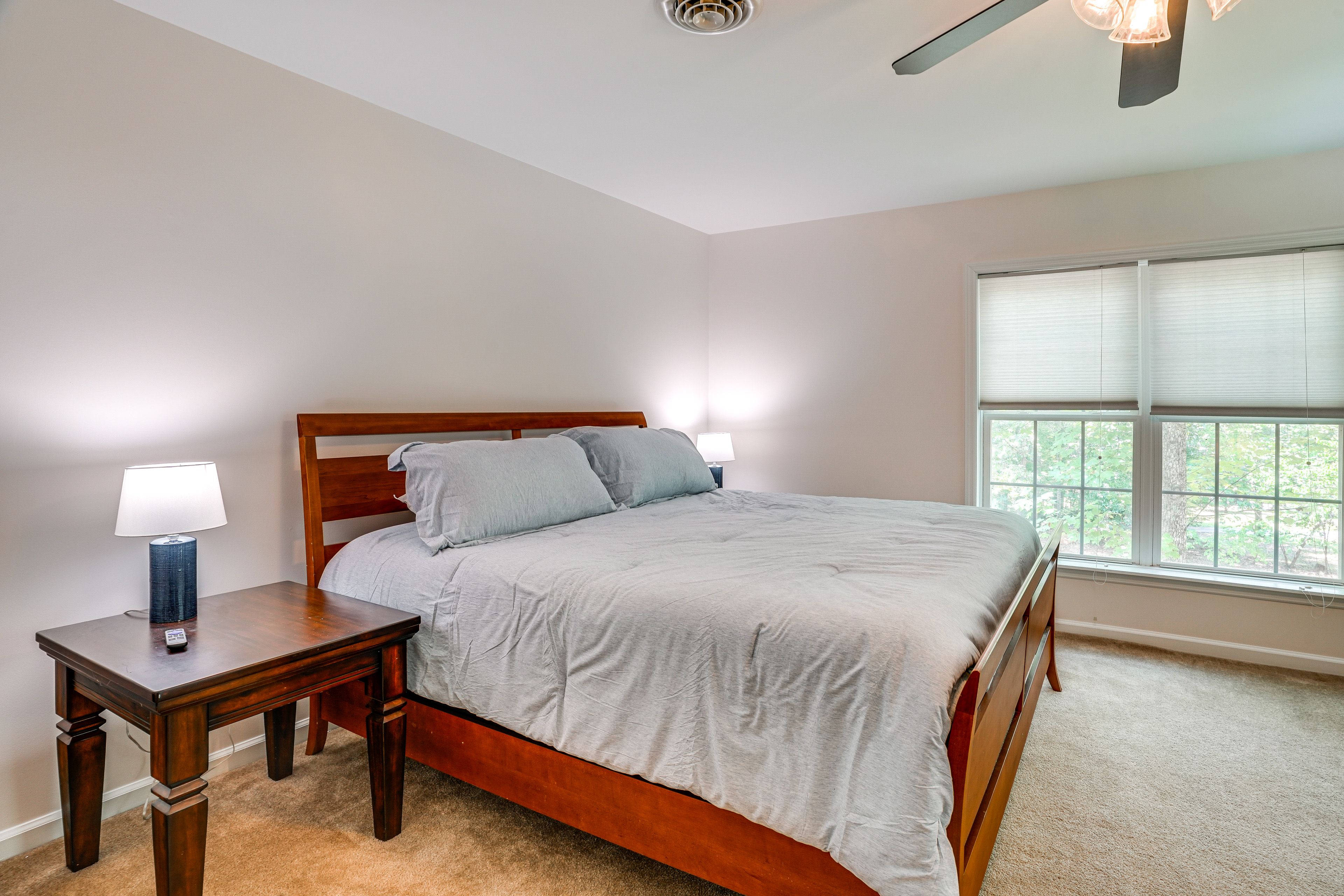 Bedroom 1 | King Bed | Smart TV | Desk | 2nd Floor