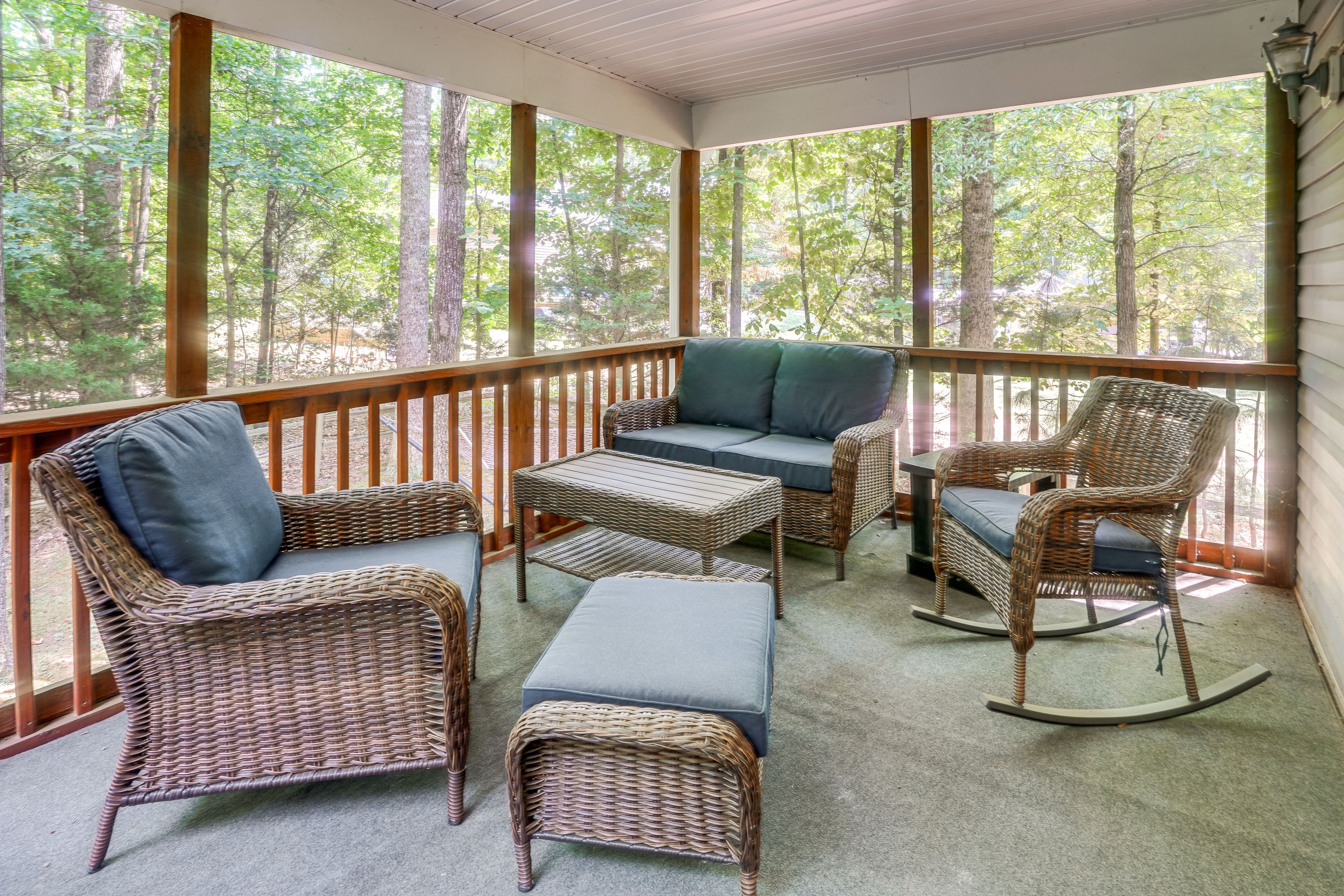 Screened Porch | Outdoor Seating