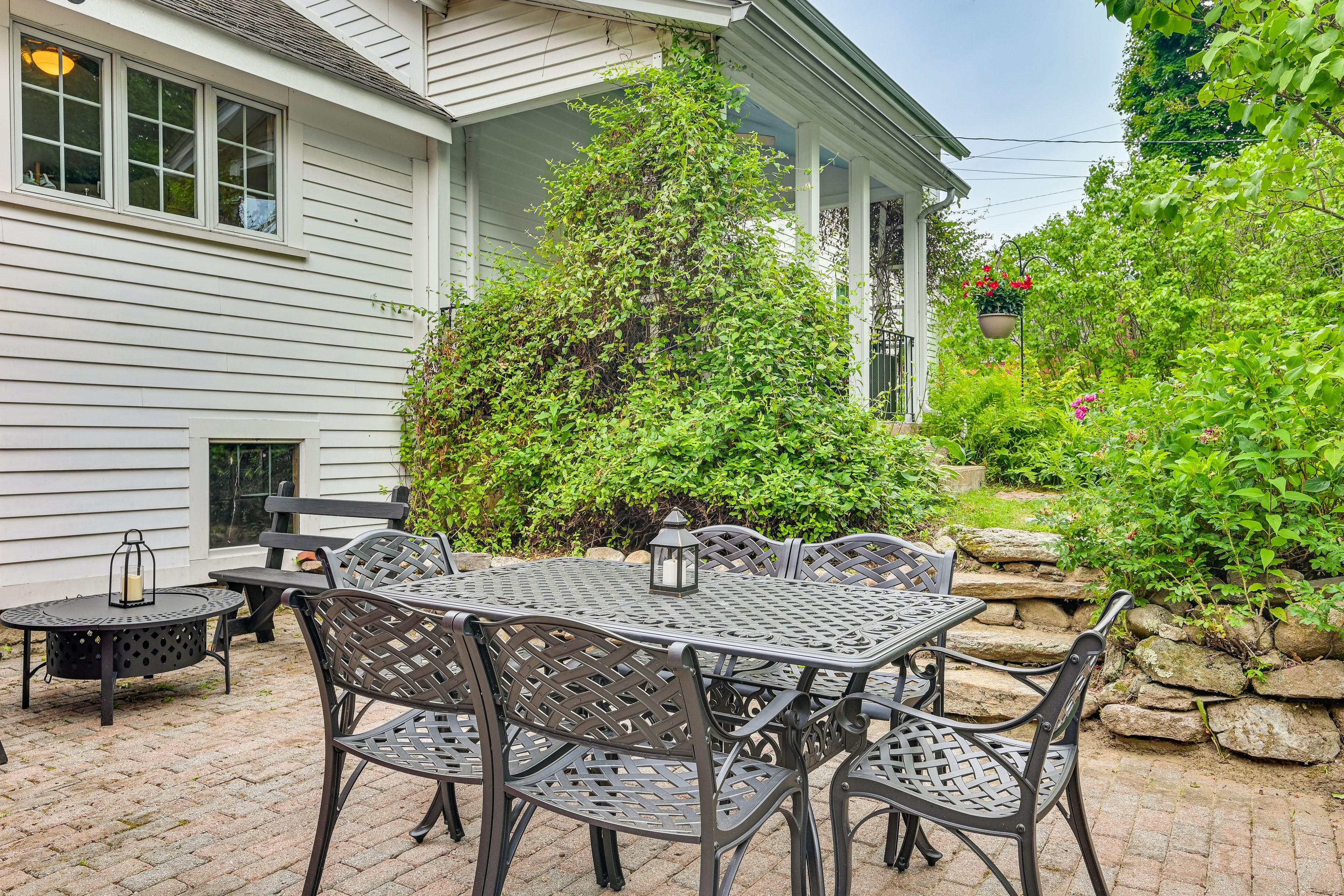 Patio | Dining Space | Gas Grill | Fire Pit