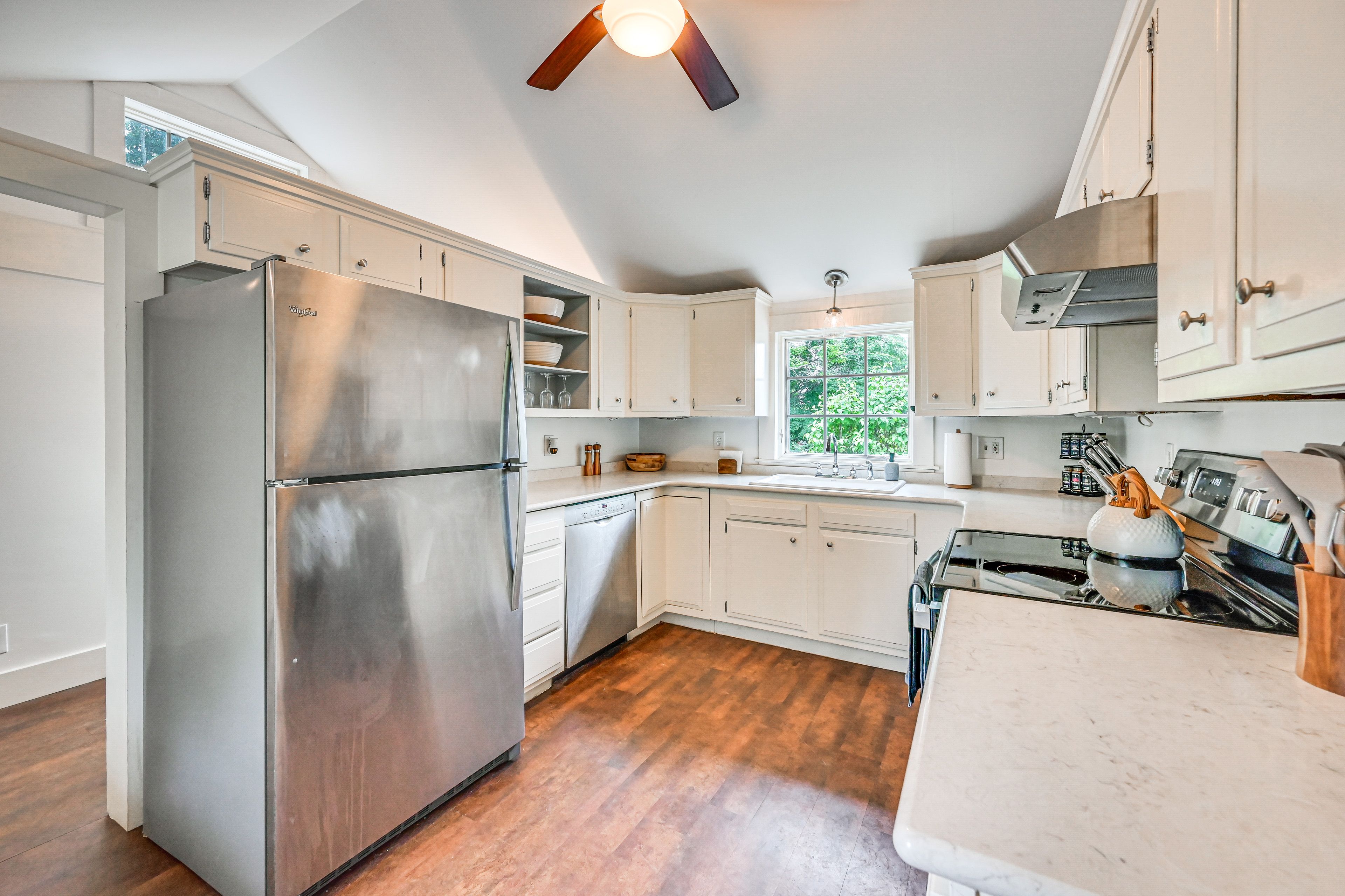 Kitchen | Cooking Basics | Keurig Coffee Maker | Kettle | Main Level