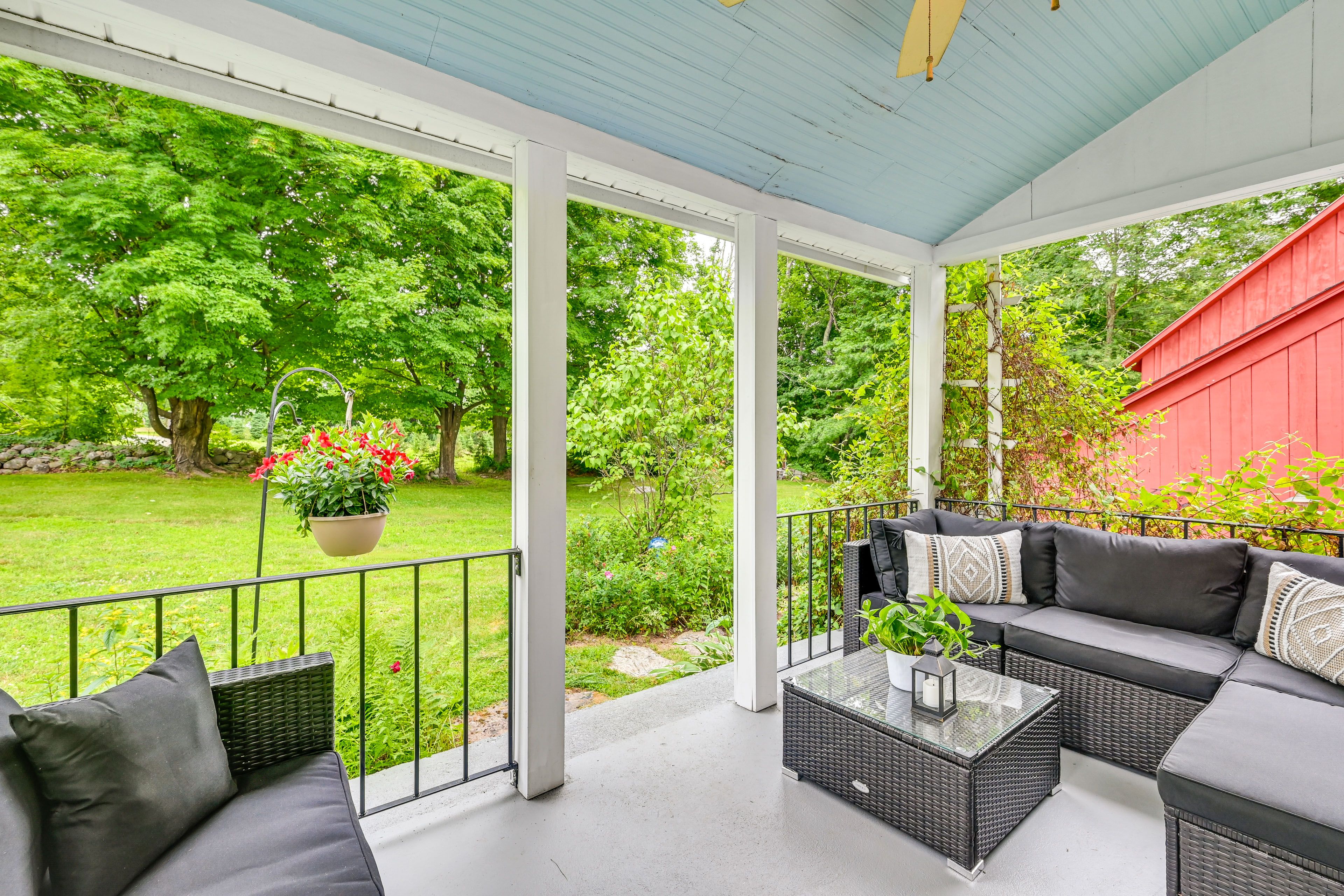 Covered Porch | Lounge Area