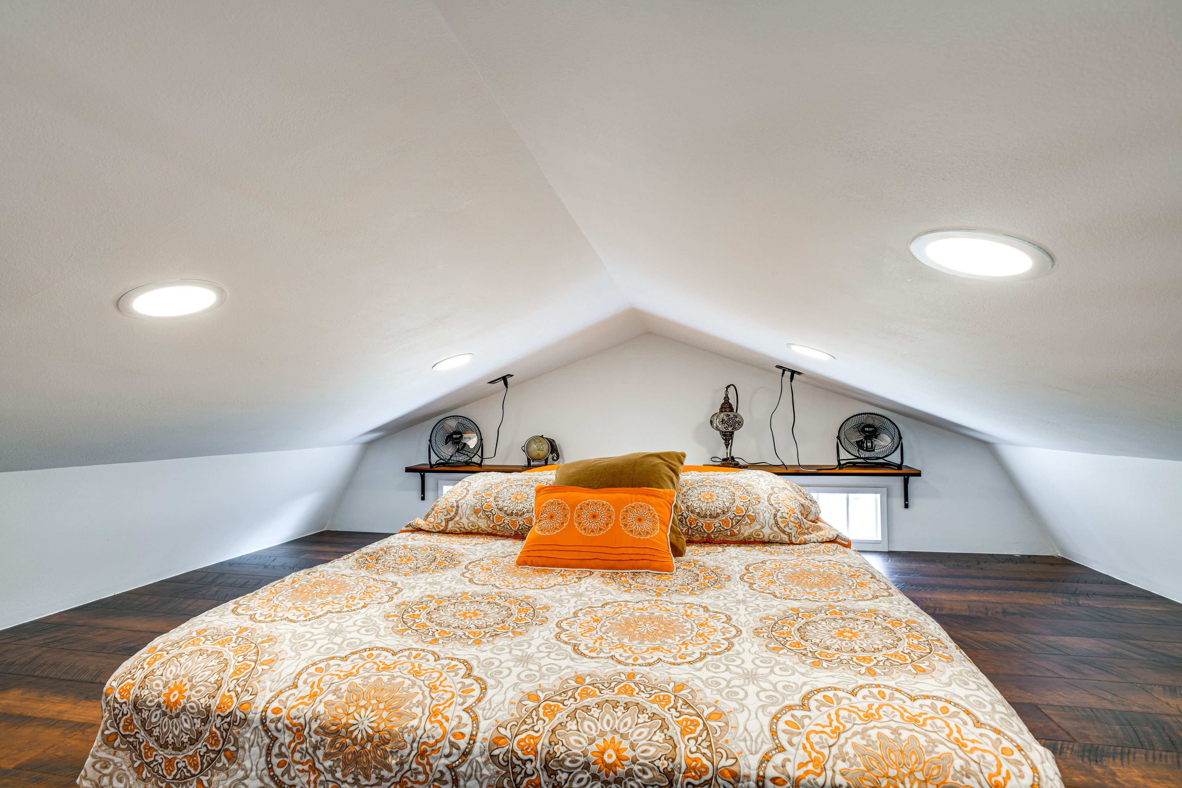 Loft | Queen Bed | 2nd Floor
