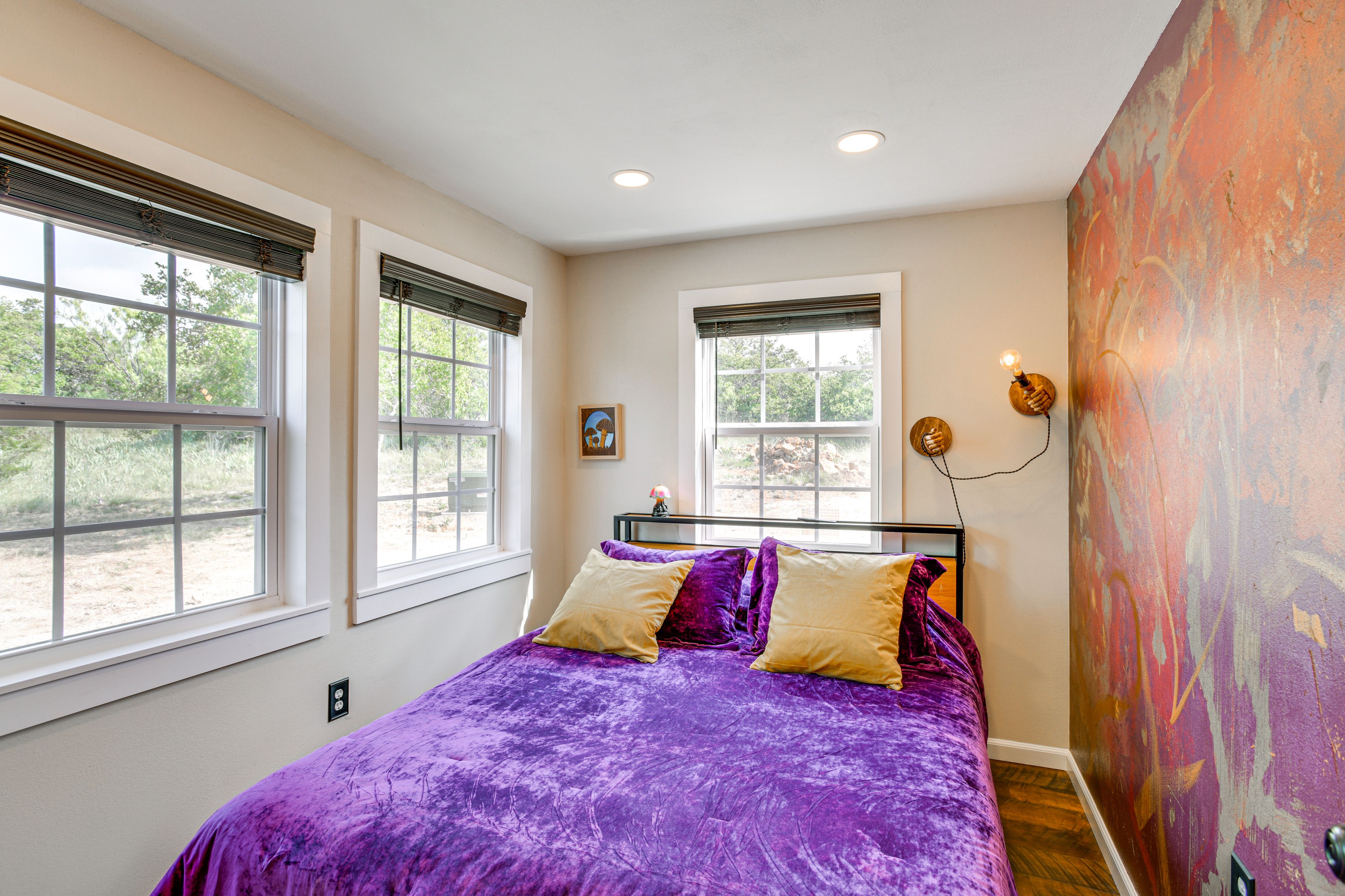 Bedroom | Queen Bed | Flat-Screen TV | 1st Floor