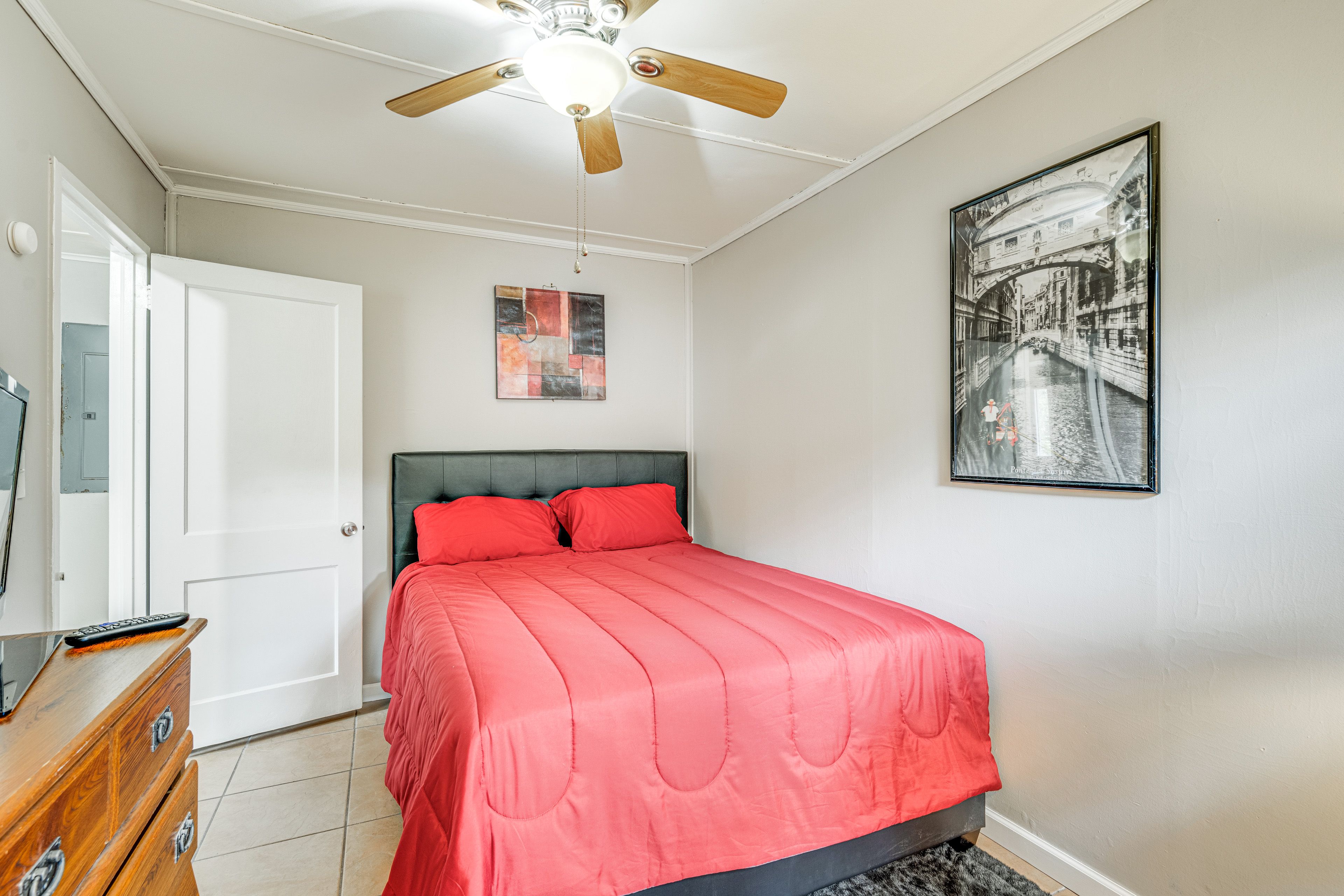 Bedroom 2 | Queen Bed | Hangers