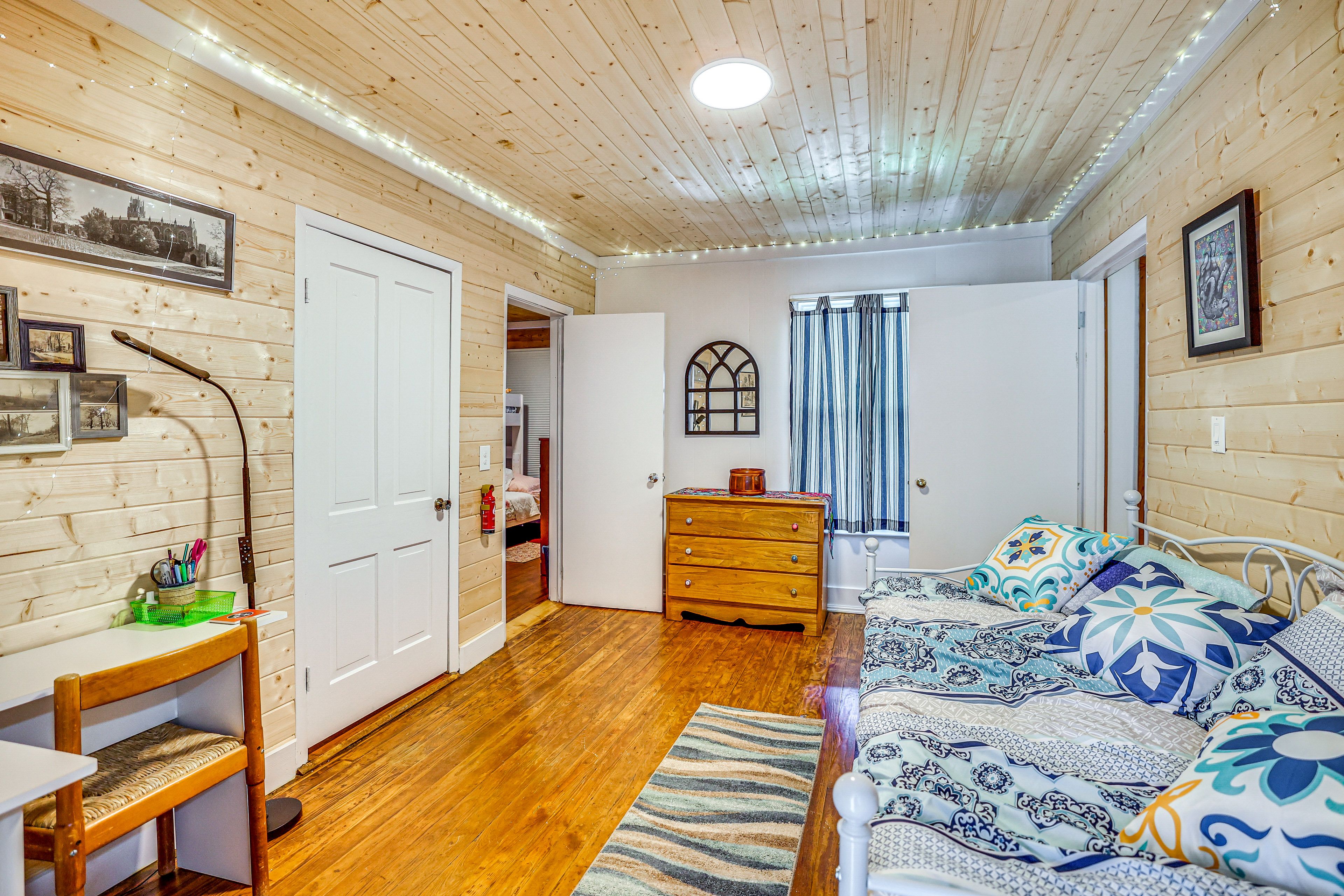 Office | Twin Daybed | Basic Office Supplies